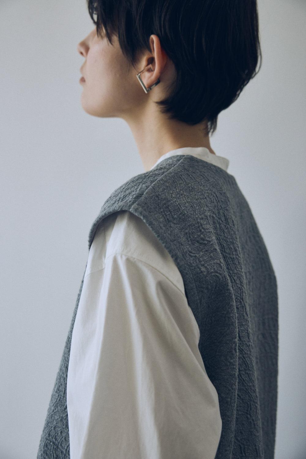 YARRA NEU　カットジャガード釦開きベスト　NU-5548-403