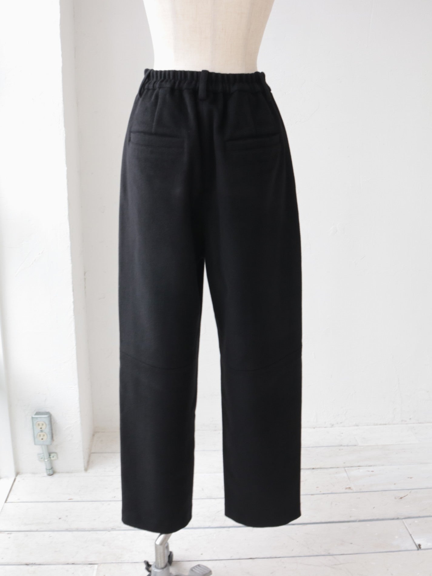 YARRA NEU　カシミヤ混ウール裏付きパンツ　NU-5555-429