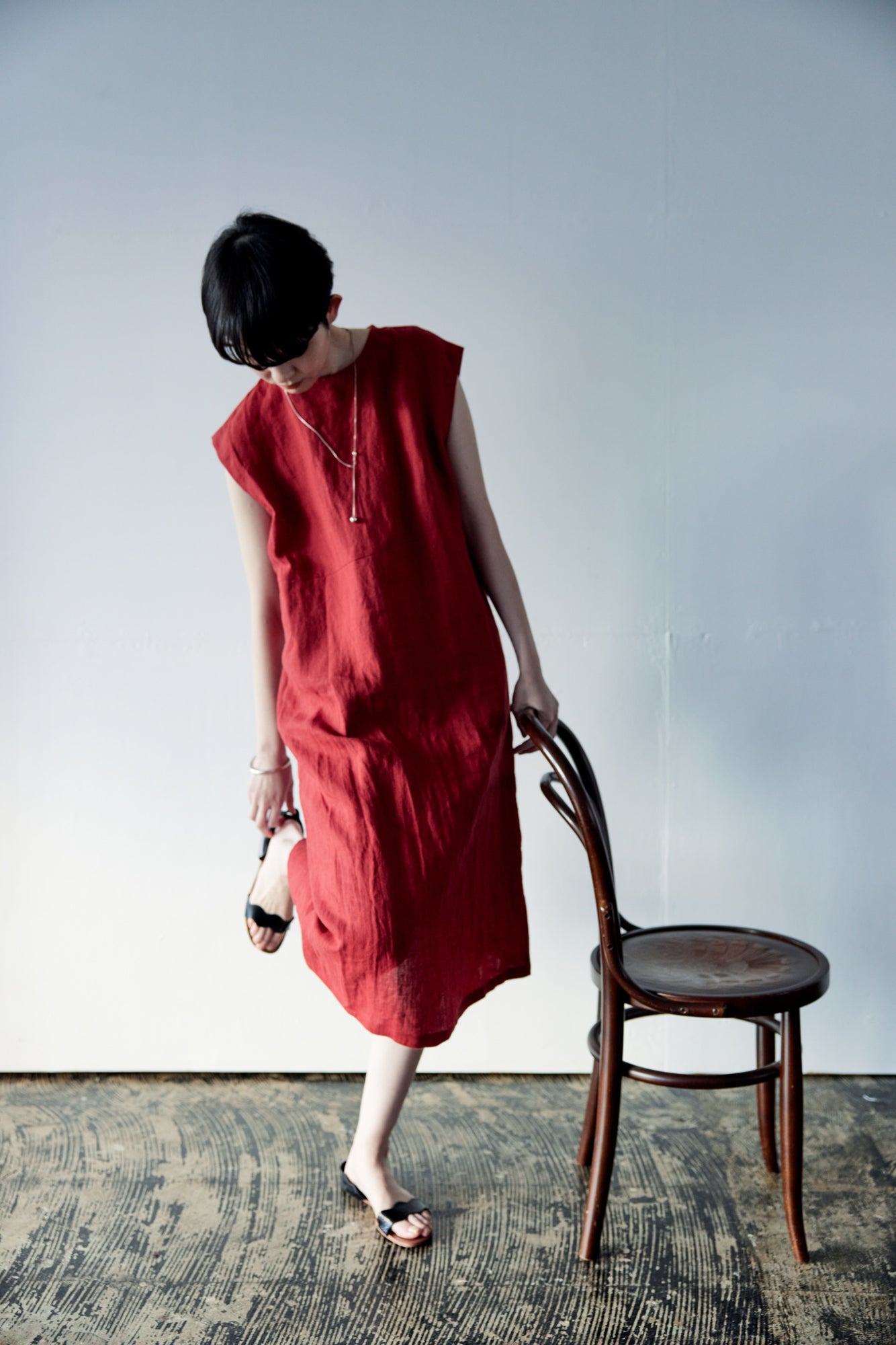 YARRA NEU　バックシャンリネンノースリワンピース　NU-5524-439