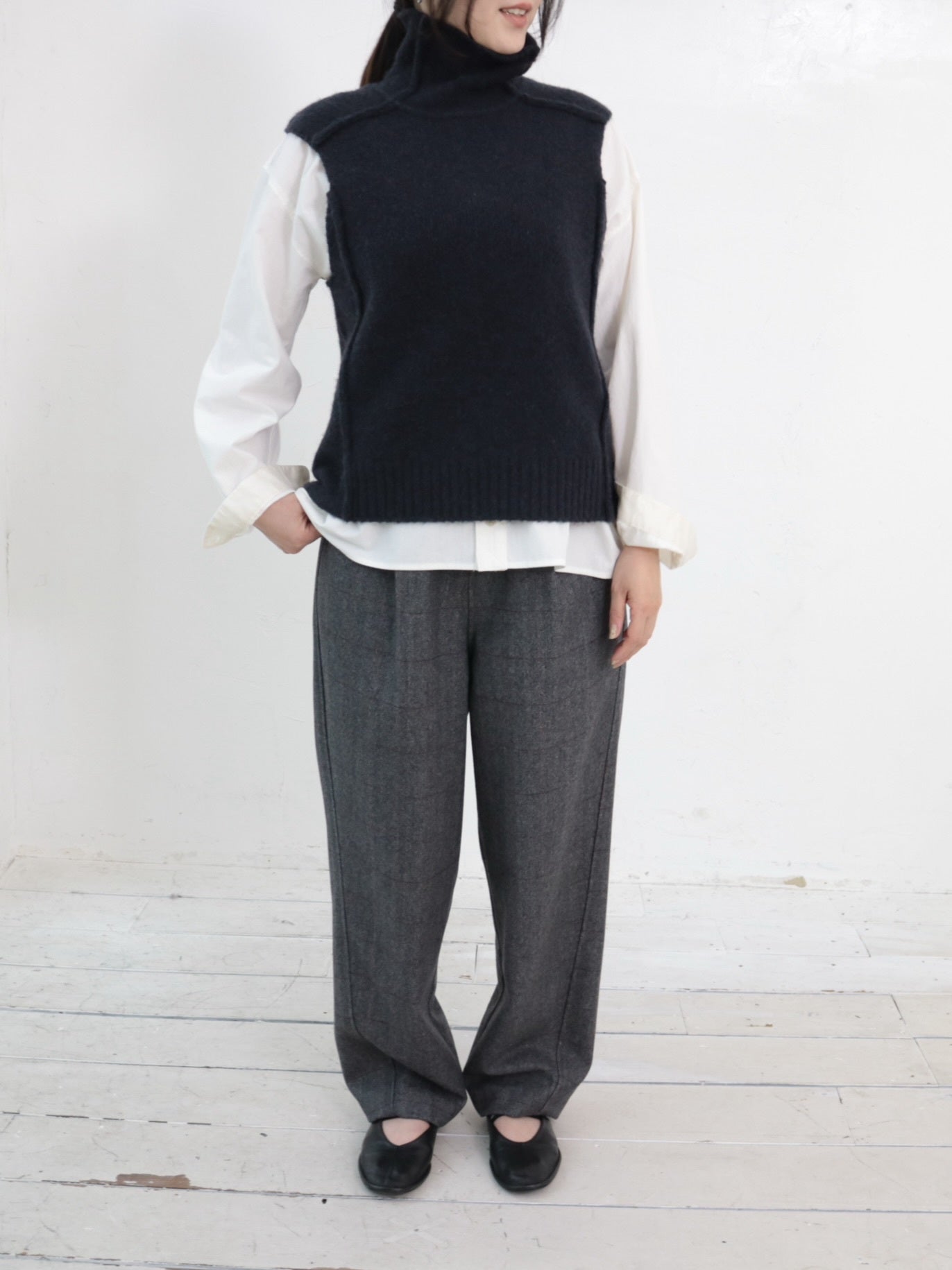 YARRA NEU　ヤク混ハイネックニットベスト　NU-5552-419