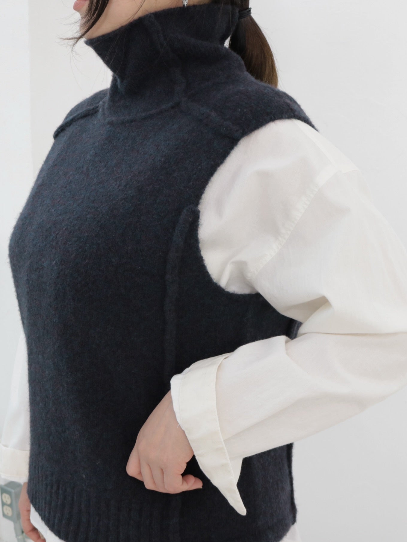 YARRA NEU　ヤク混ハイネックニットベスト　NU-5552-419