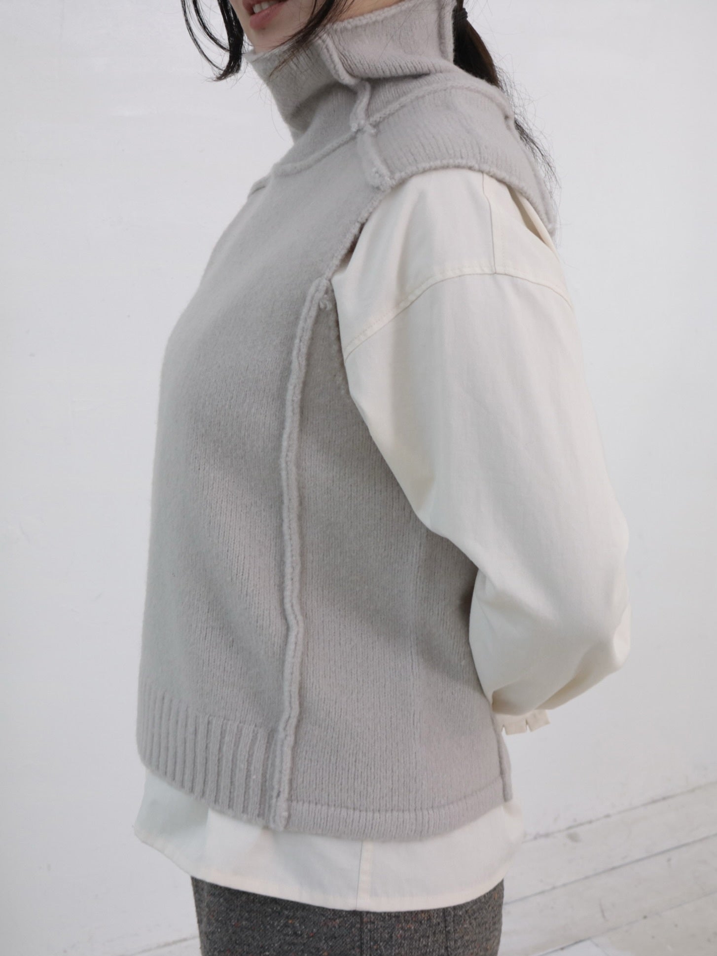 YARRA NEU　ヤク混ハイネックニットベスト　NU-5552-419