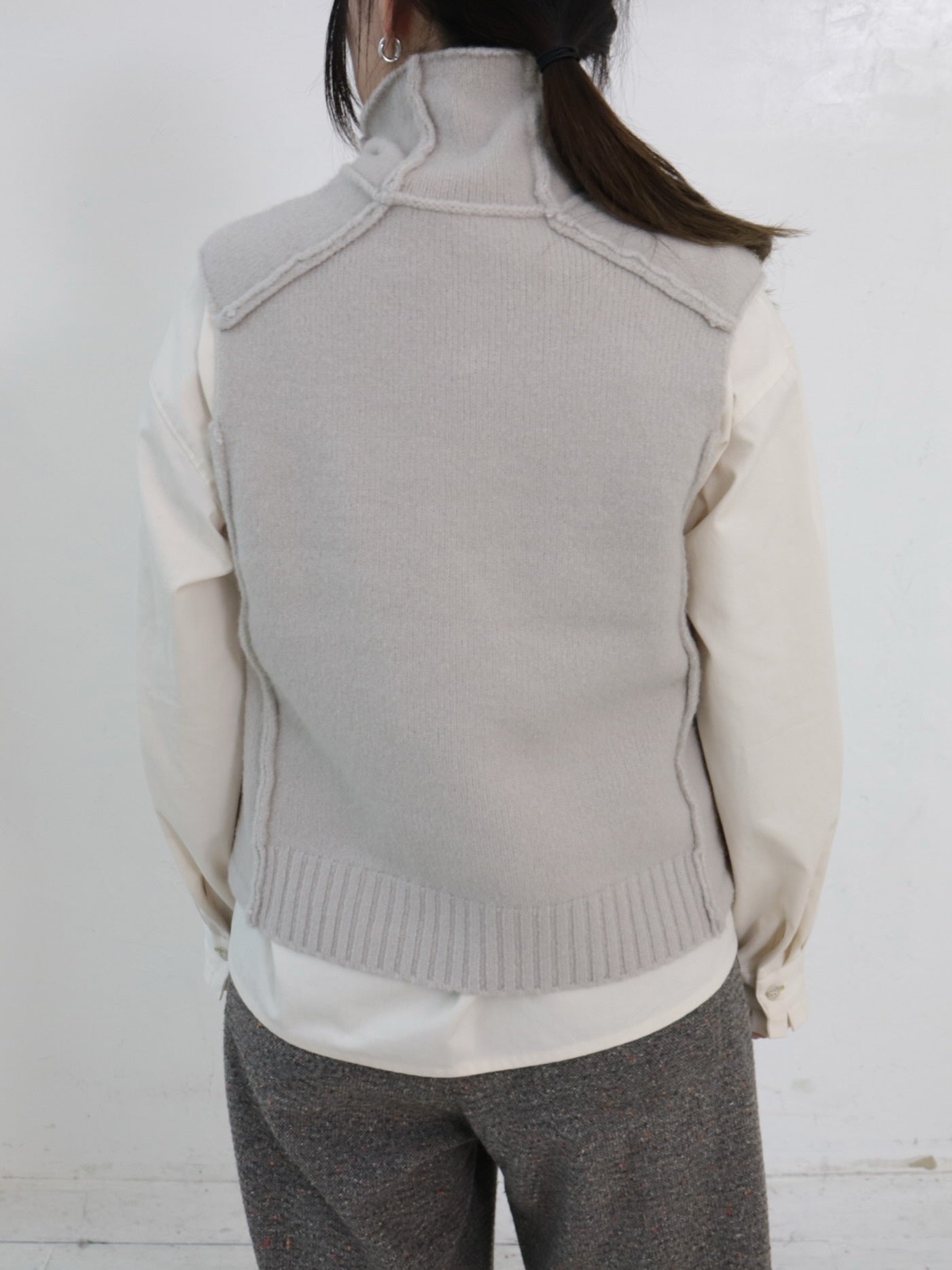 YARRA NEU　ヤク混ハイネックニットベスト　NU-5552-419