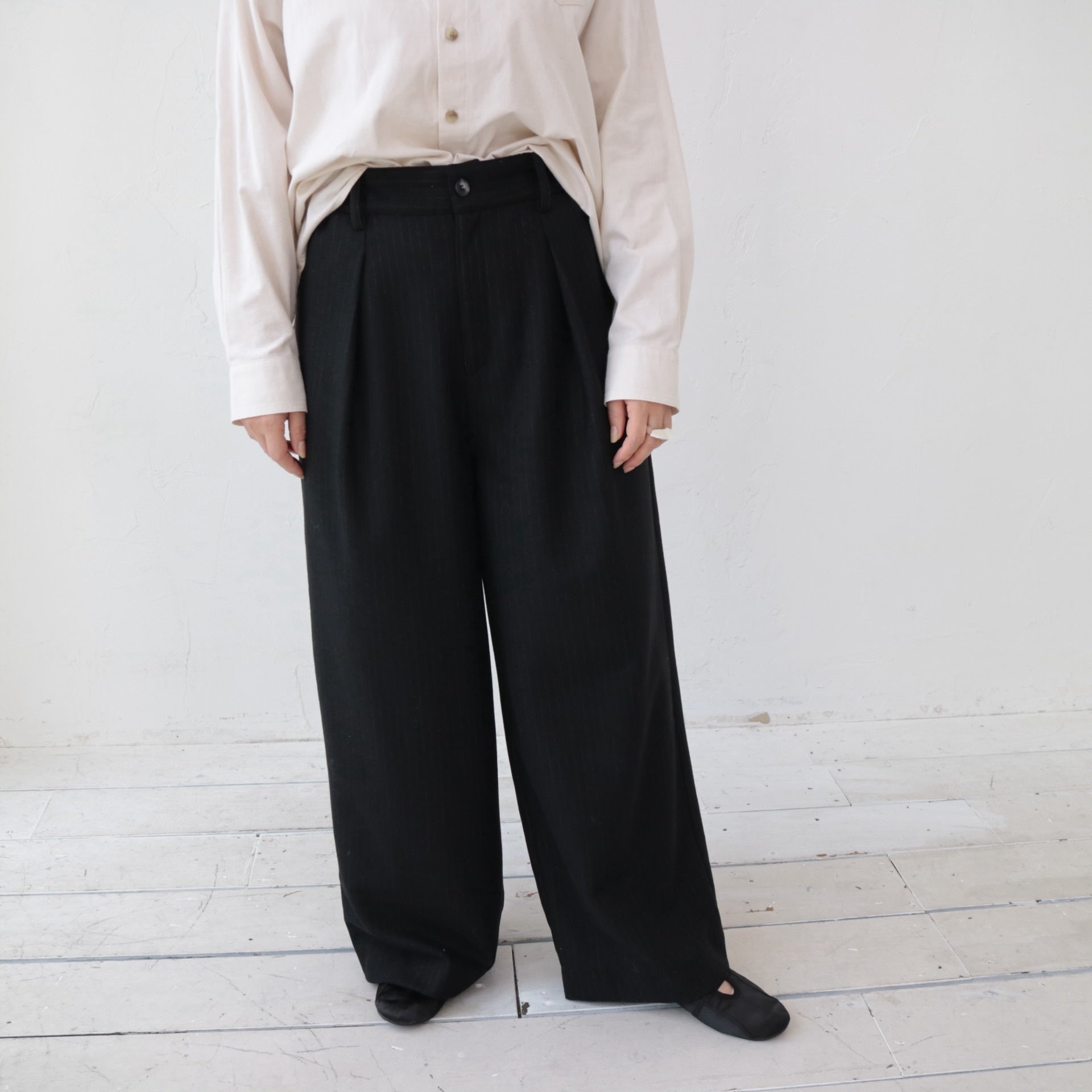 YARRA NEU　ウール混ピンストライプワイドパンツ　NU-5455-432