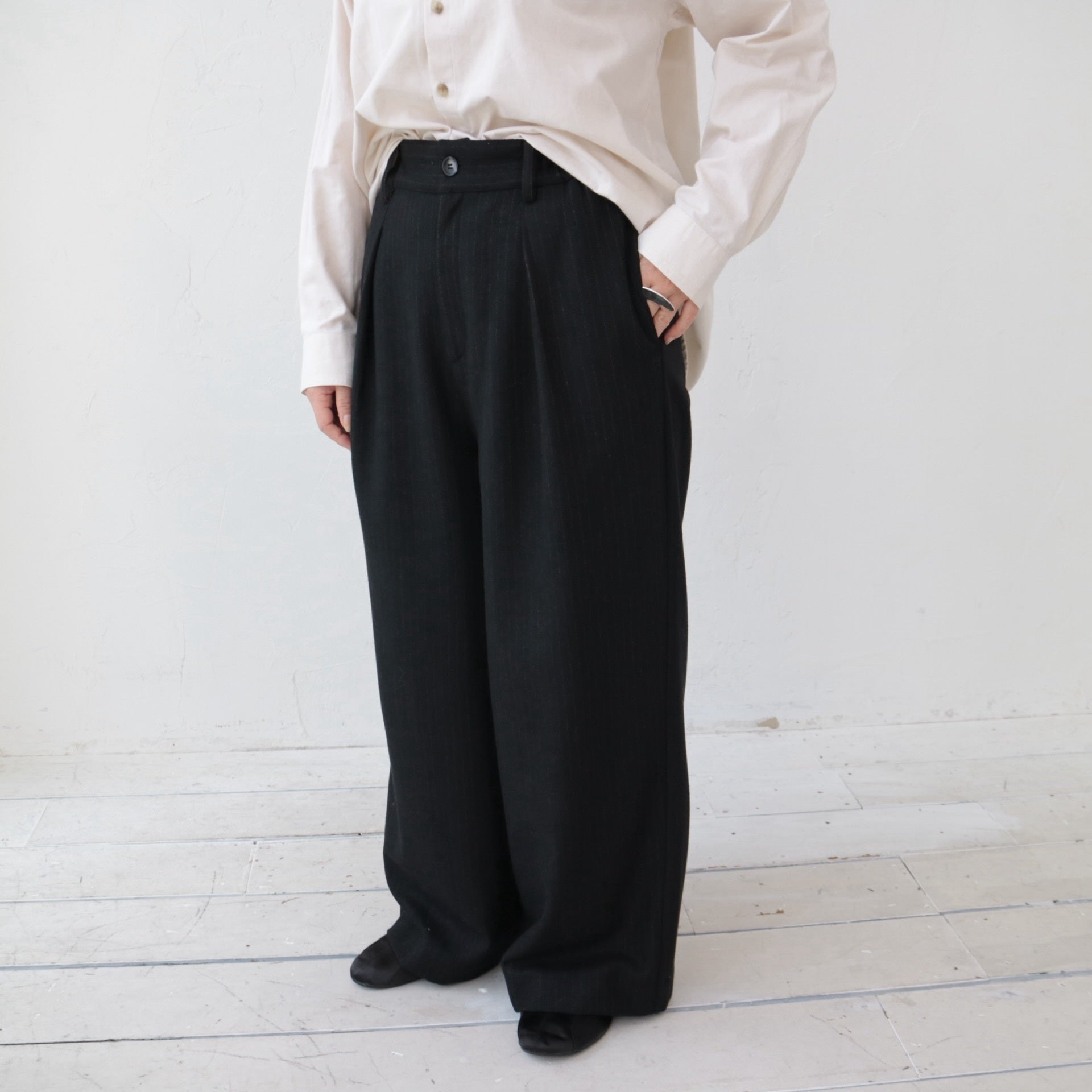 YARRA NEU　ウール混ピンストライプワイドパンツ　NU-5455-432