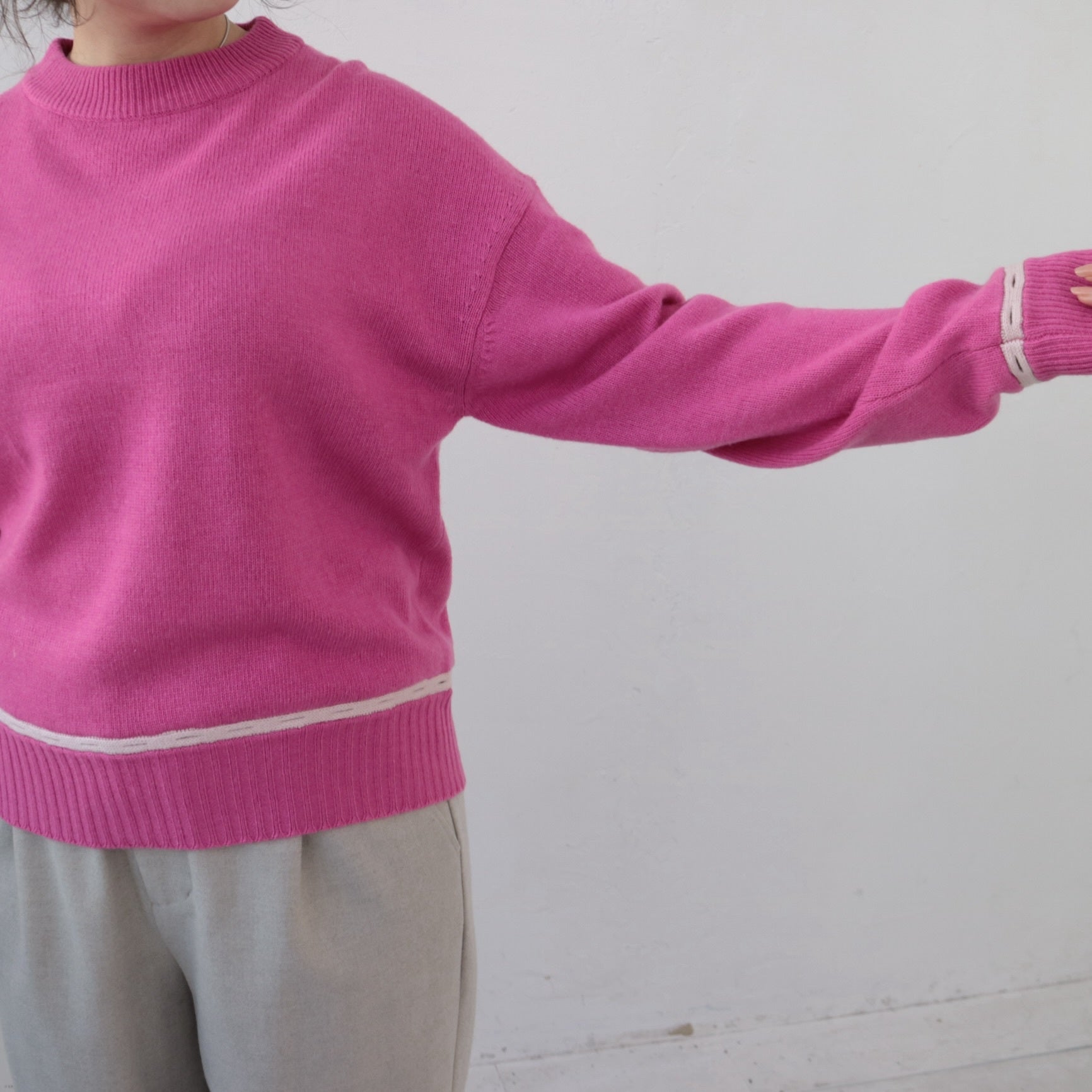 YARRA NEU　カシミヤ混配色丸首ニットプルオーバー　NU-5442-407