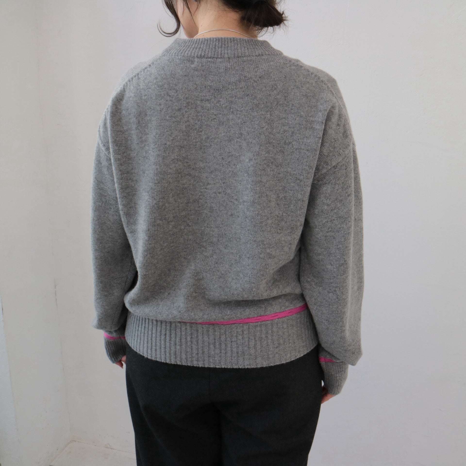 YARRA NEU　カシミヤ混配色丸首ニットプルオーバー　NU-5442-407