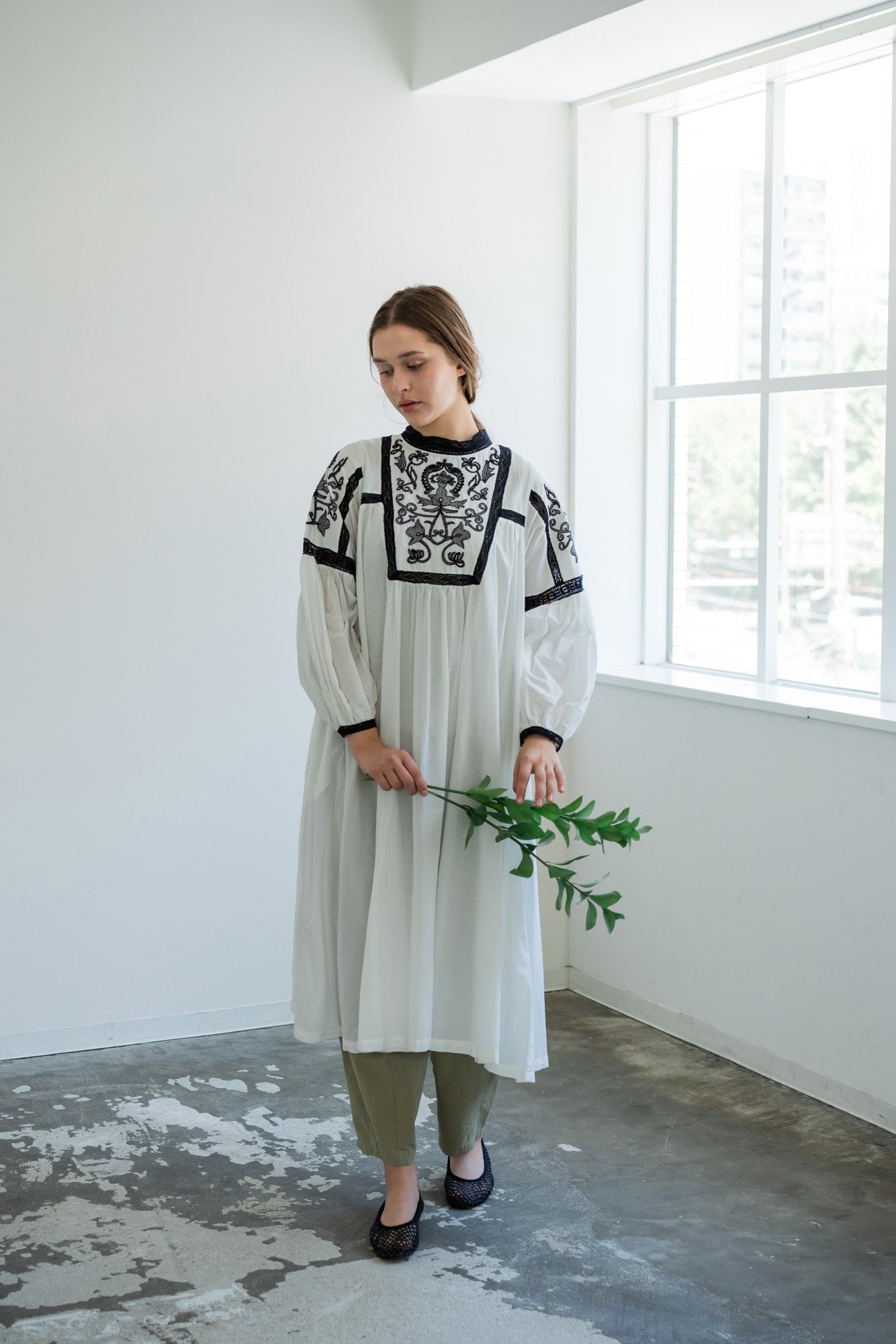 YARRA INDIAハイカウント刺繍ワンピース YR-1614-241