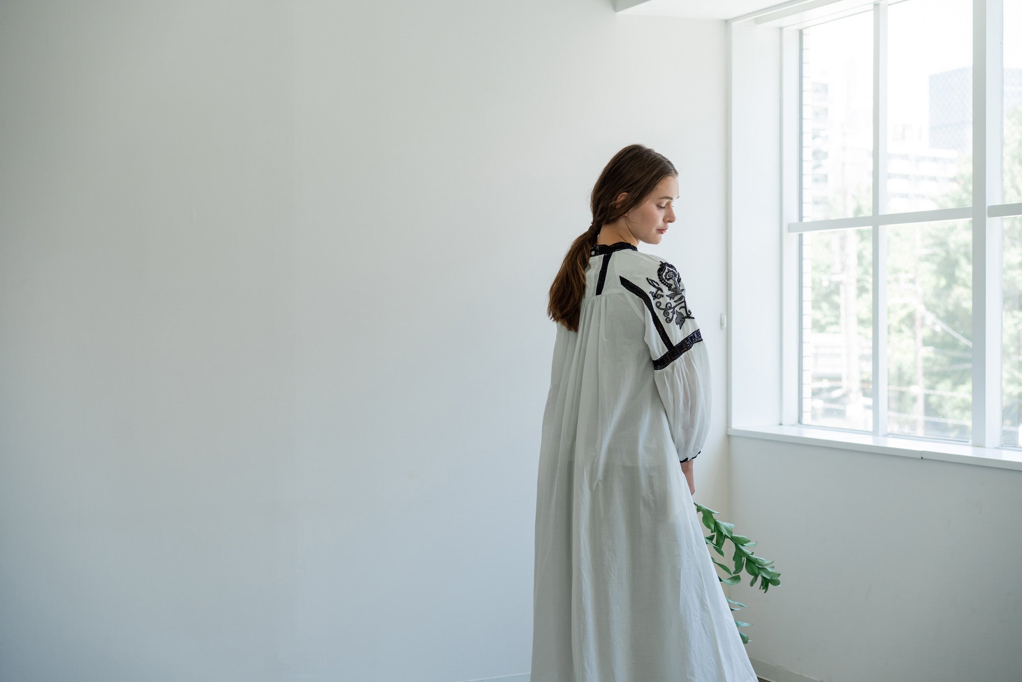 YARRA　INDIAハイカウント刺繍ワンピース　YR-1614-241