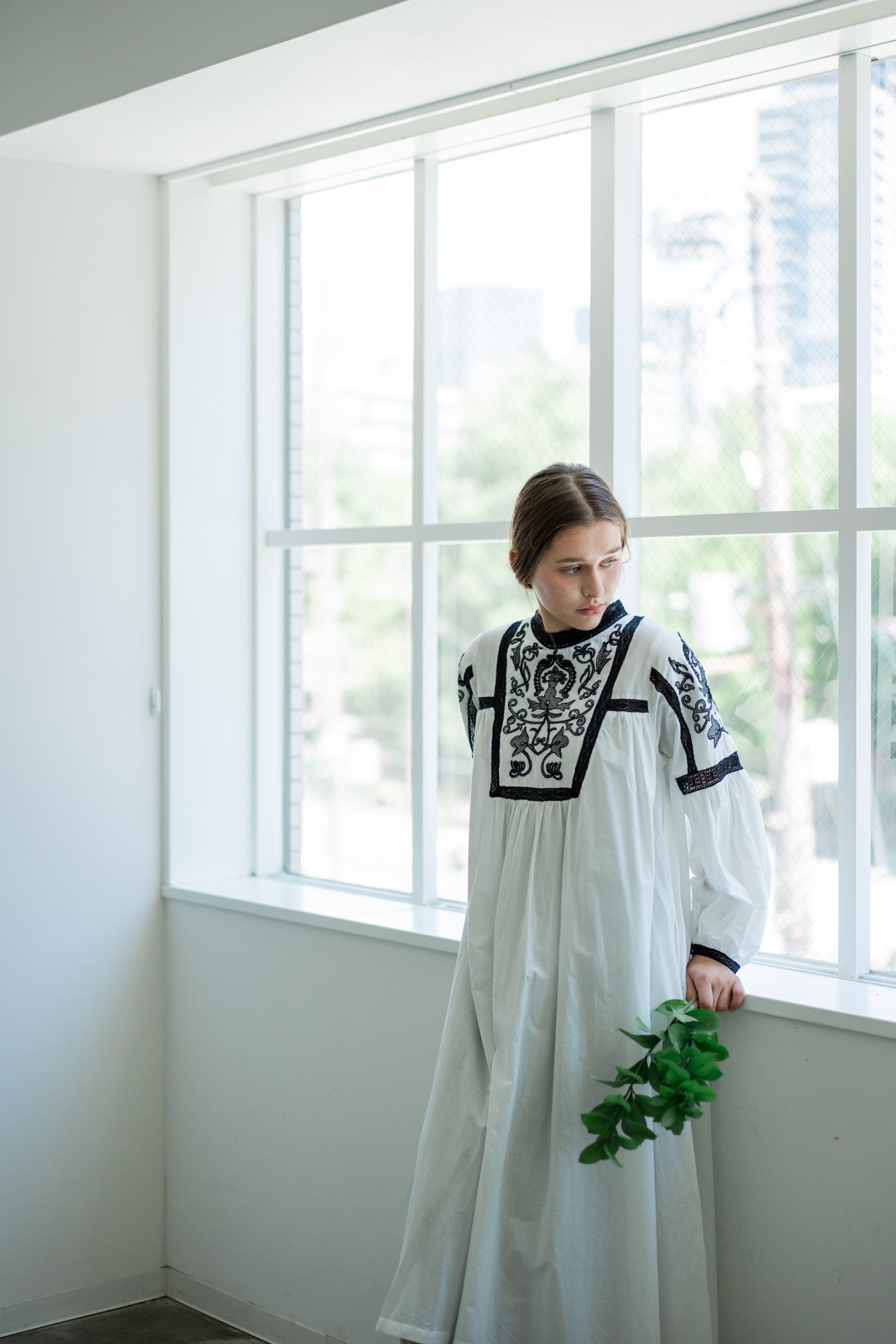 YARRA　INDIAハイカウント刺繍ワンピース　YR-1614-241