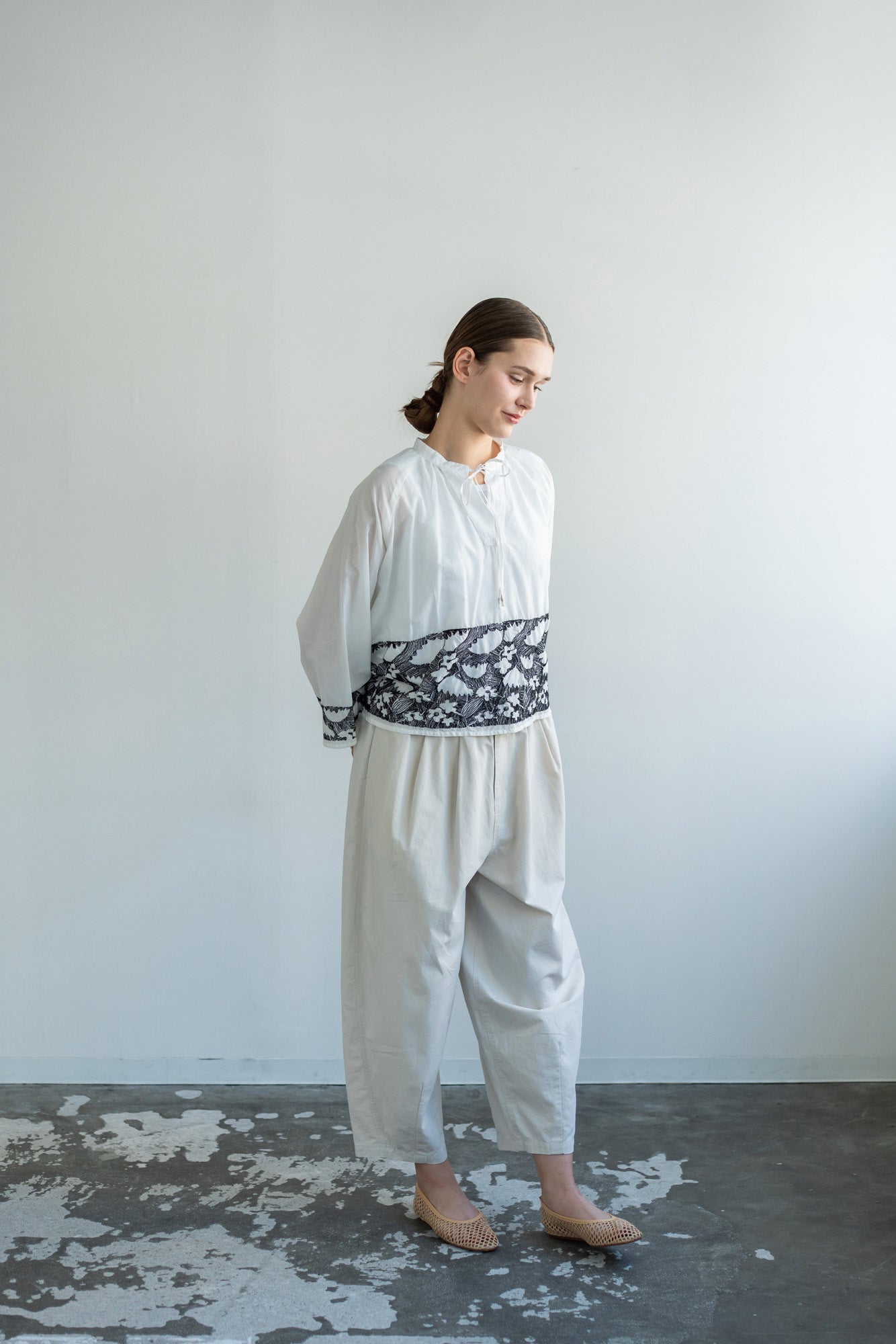 YARRA INDIAハイカウント刺繍ブラウス YR-1613-240