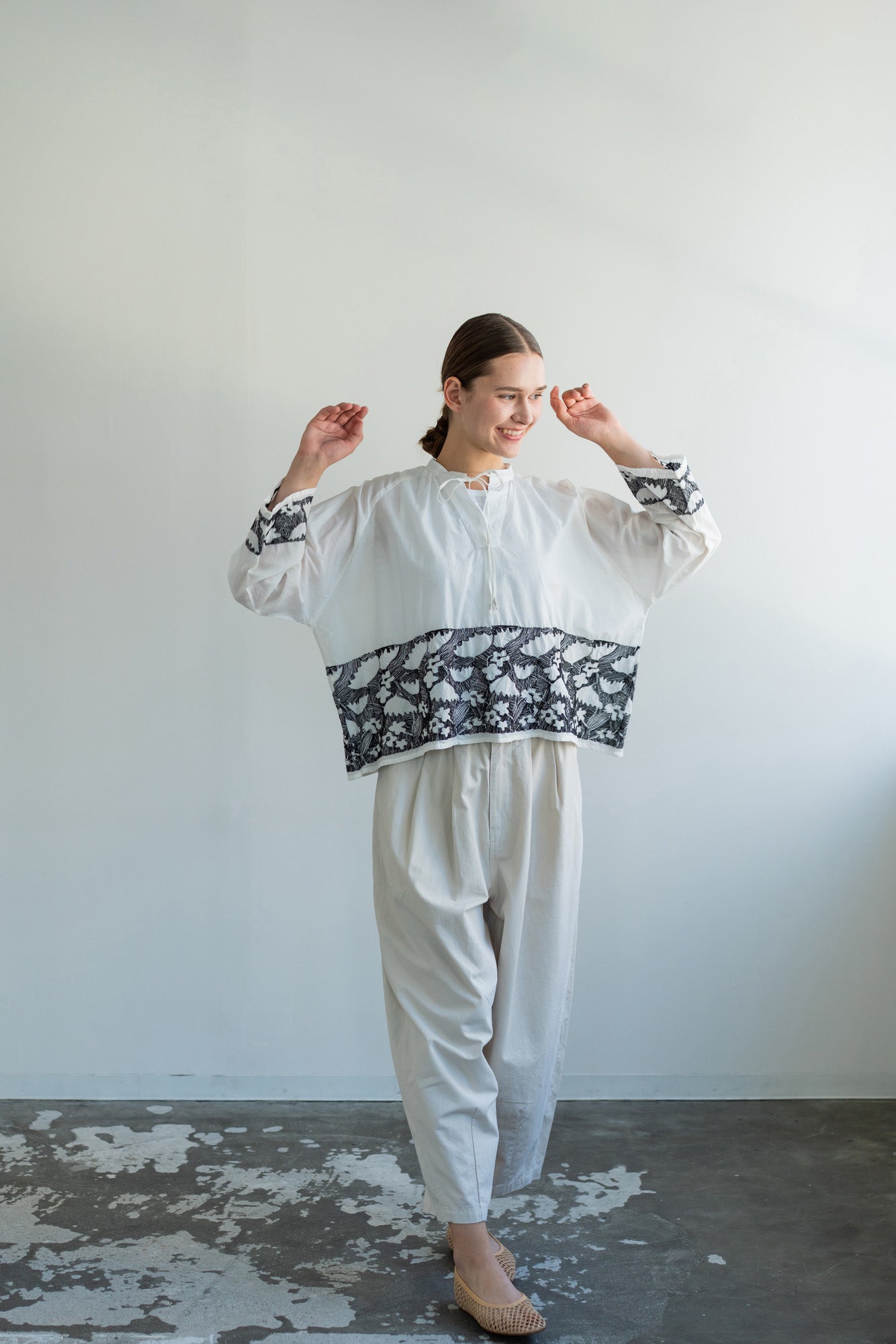 YARRA INDIAハイカウント刺繍ブラウス YR-1613-240