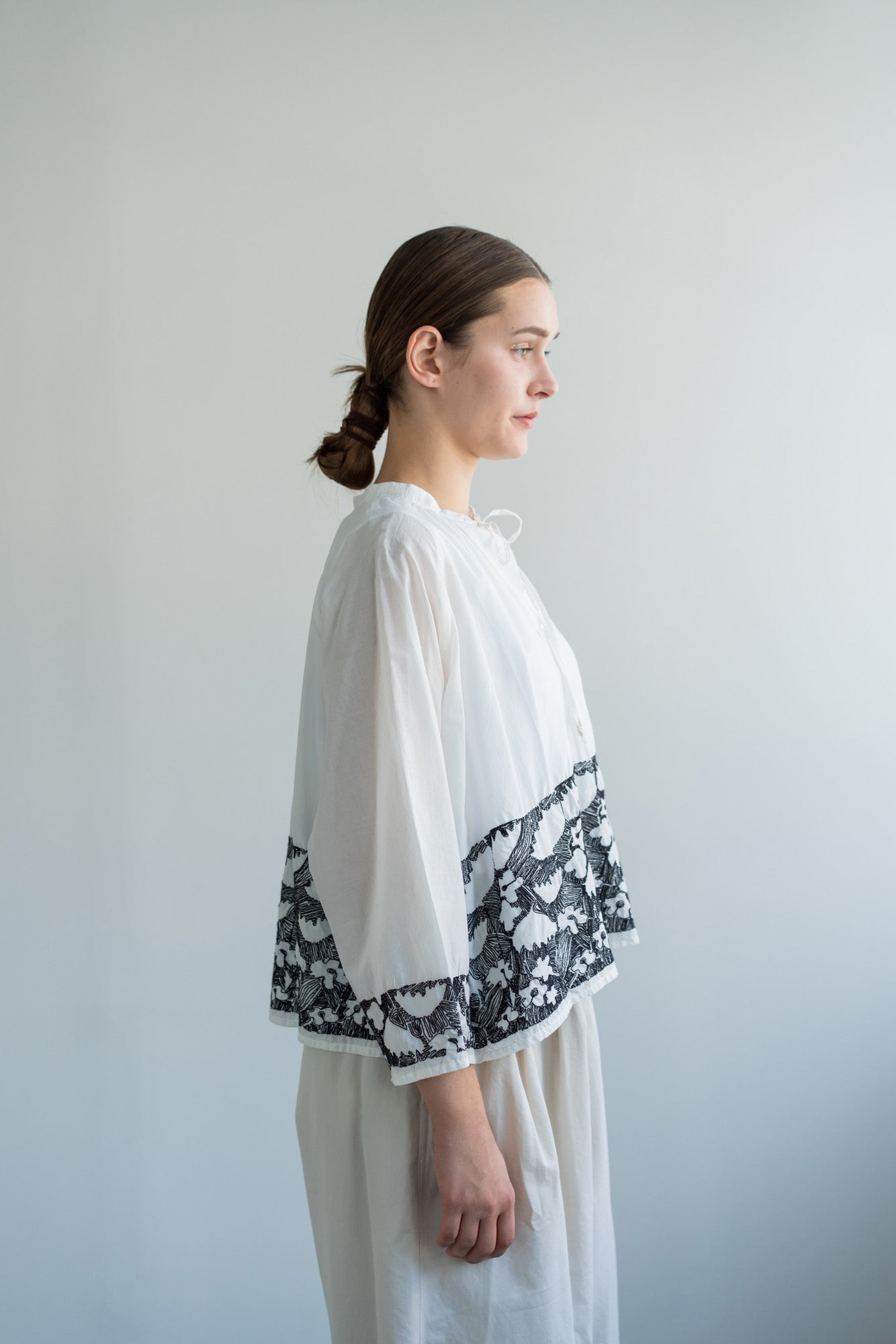 YARRA INDIAハイカウント刺繍ブラウス YR-1613-240