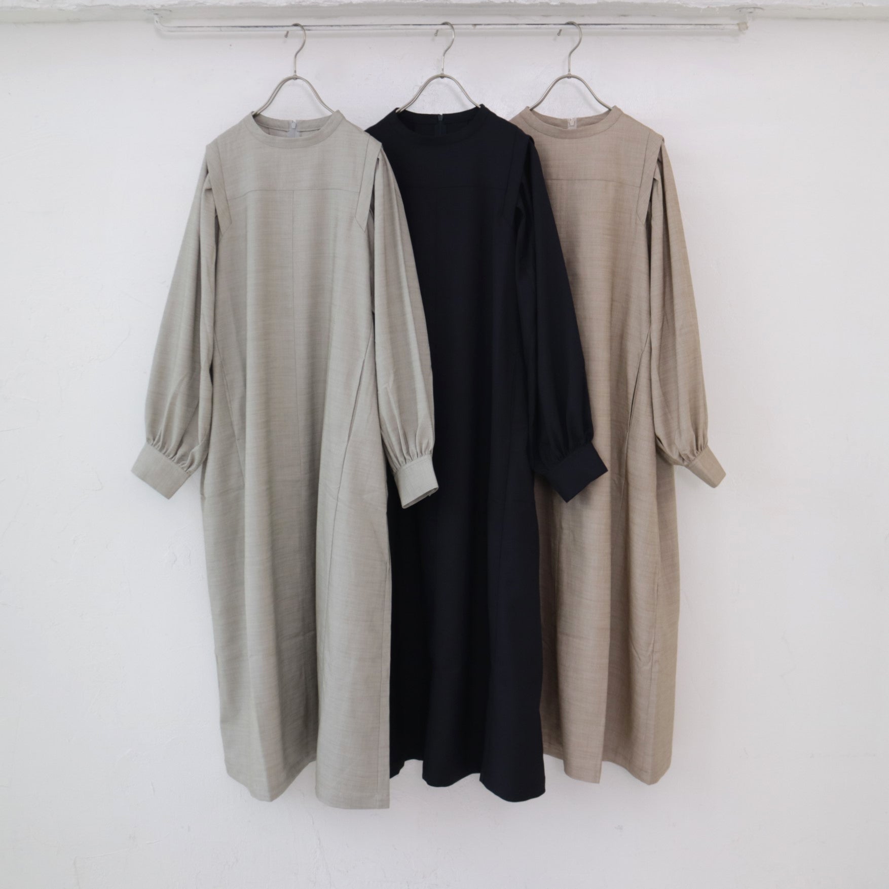 doux bleu　スタンドカラーAラインワンピース　DB-2414-004