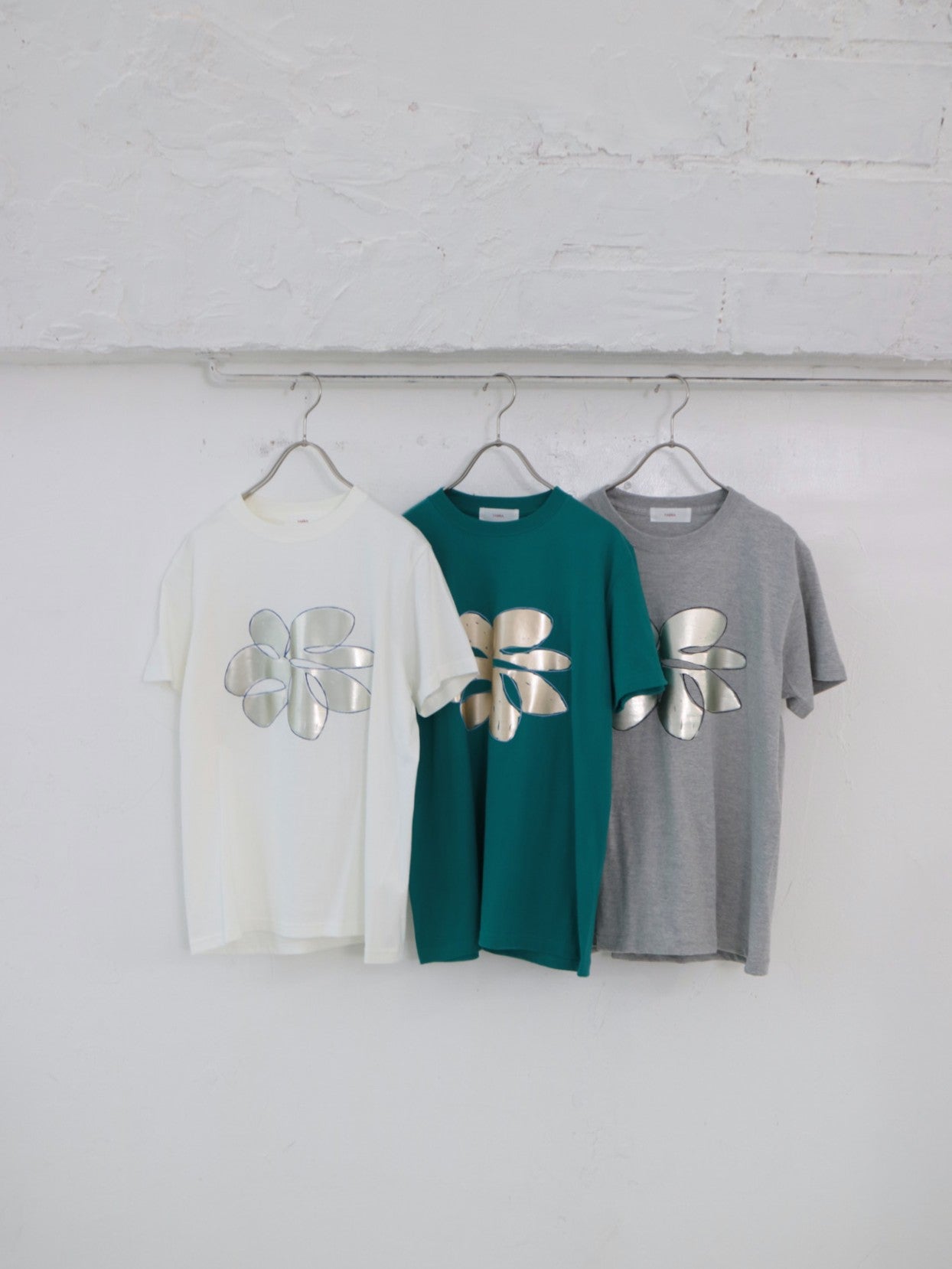 YARRA　フラワー箔Tシャツ　YR-1621-254