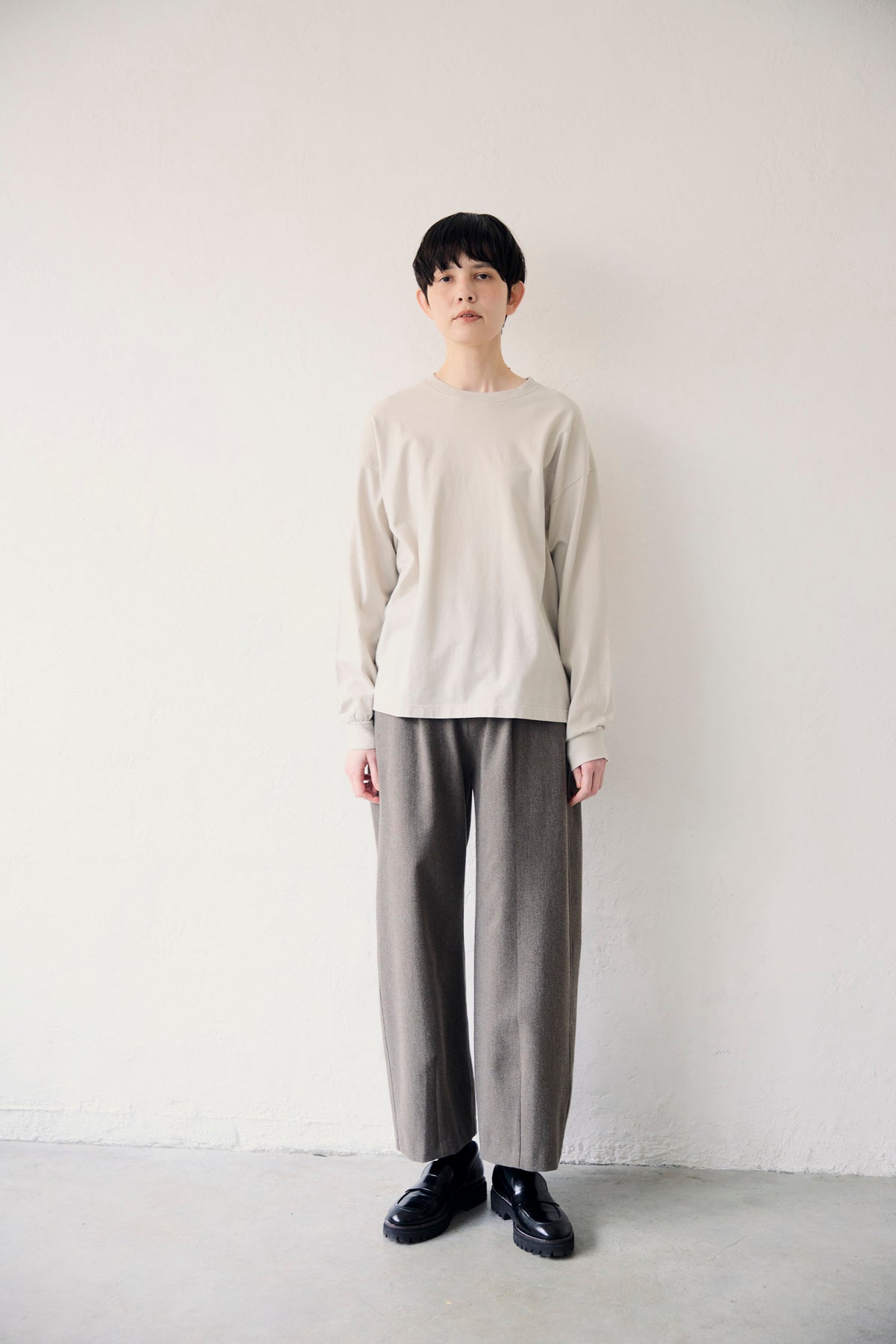 YARRA NEU　裾ダーツ微起毛パンツ　NU-5655-440