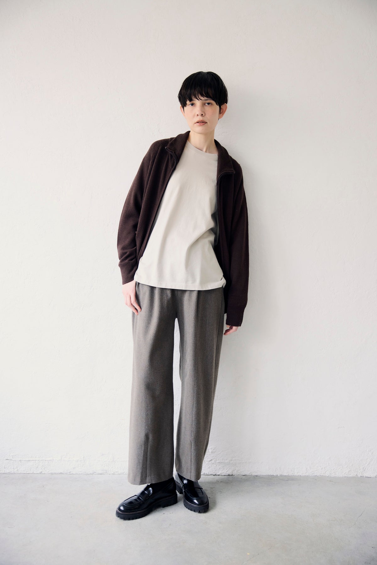 YARRA NEU　裾ダーツ微起毛パンツ　NU-5655-440