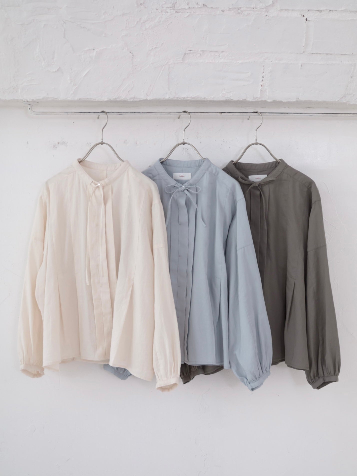 YARRA　コットンローンタックブラウス　YR-1543-220