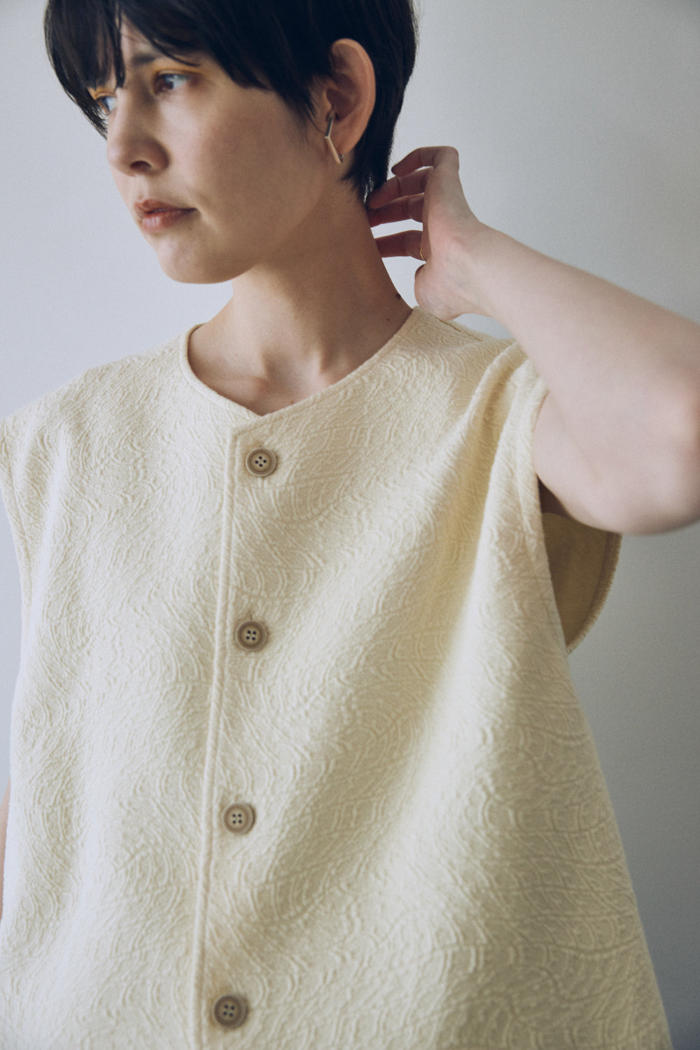 YARRA NEU　カットジャガード釦開きベスト　NU-5548-403