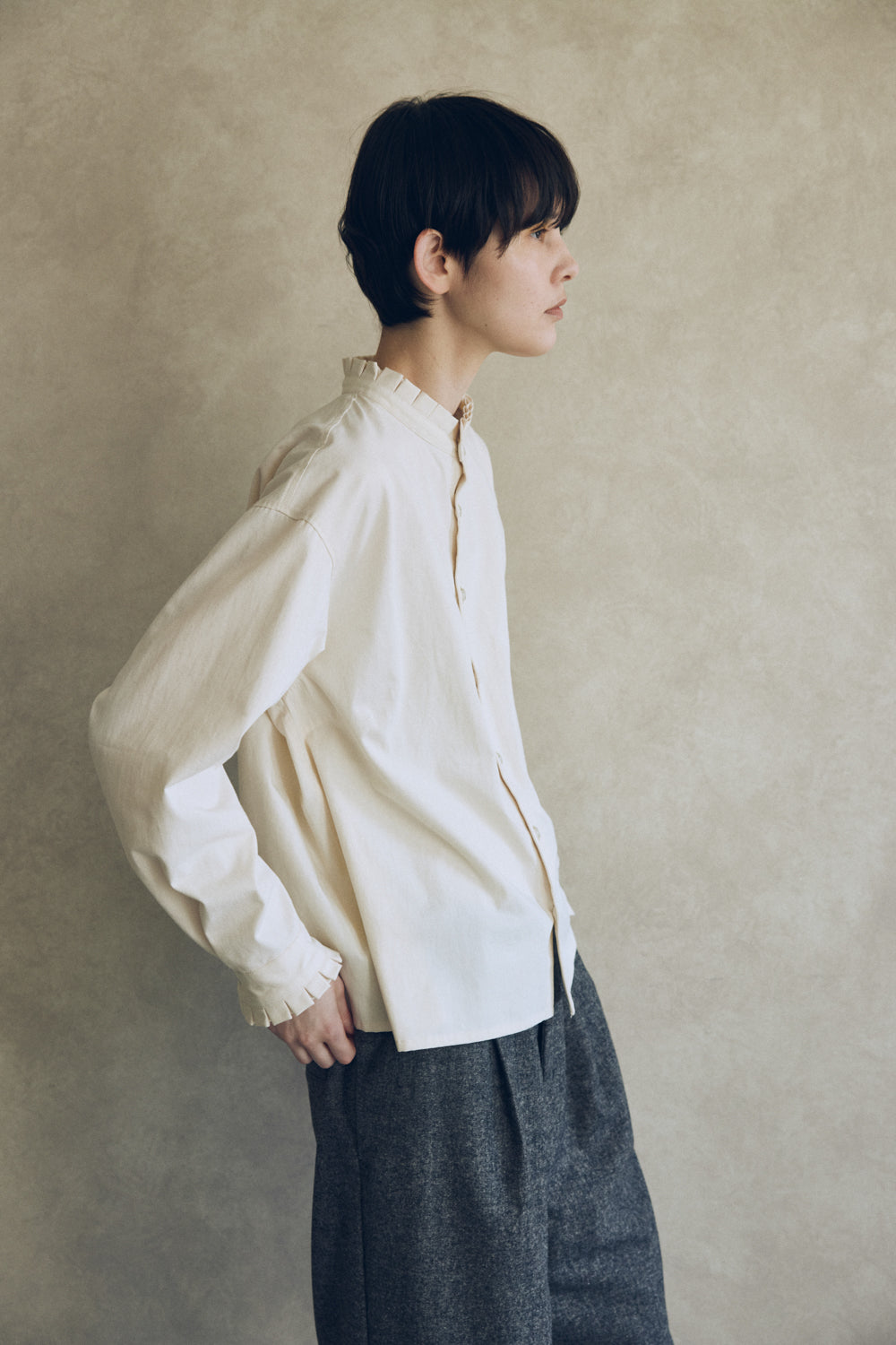 YARRA NEU ヴィンテージワッシャー衿フリルシャツ NU-5553-423