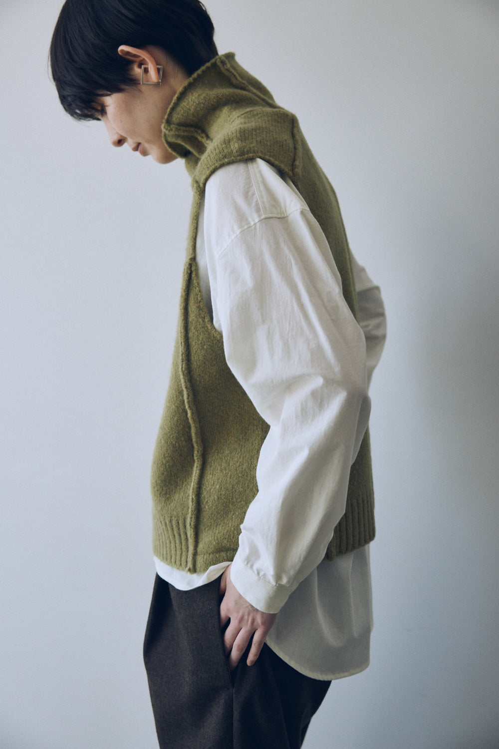 YARRA NEU　ヤク混ハイネックニットベスト　NU-5552-419