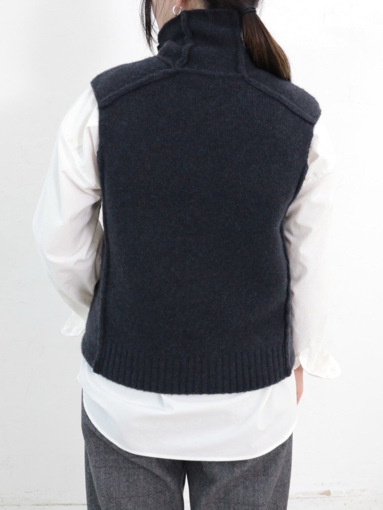 YARRA NEU　ヤク混ハイネックニットベスト　NU-5552-419