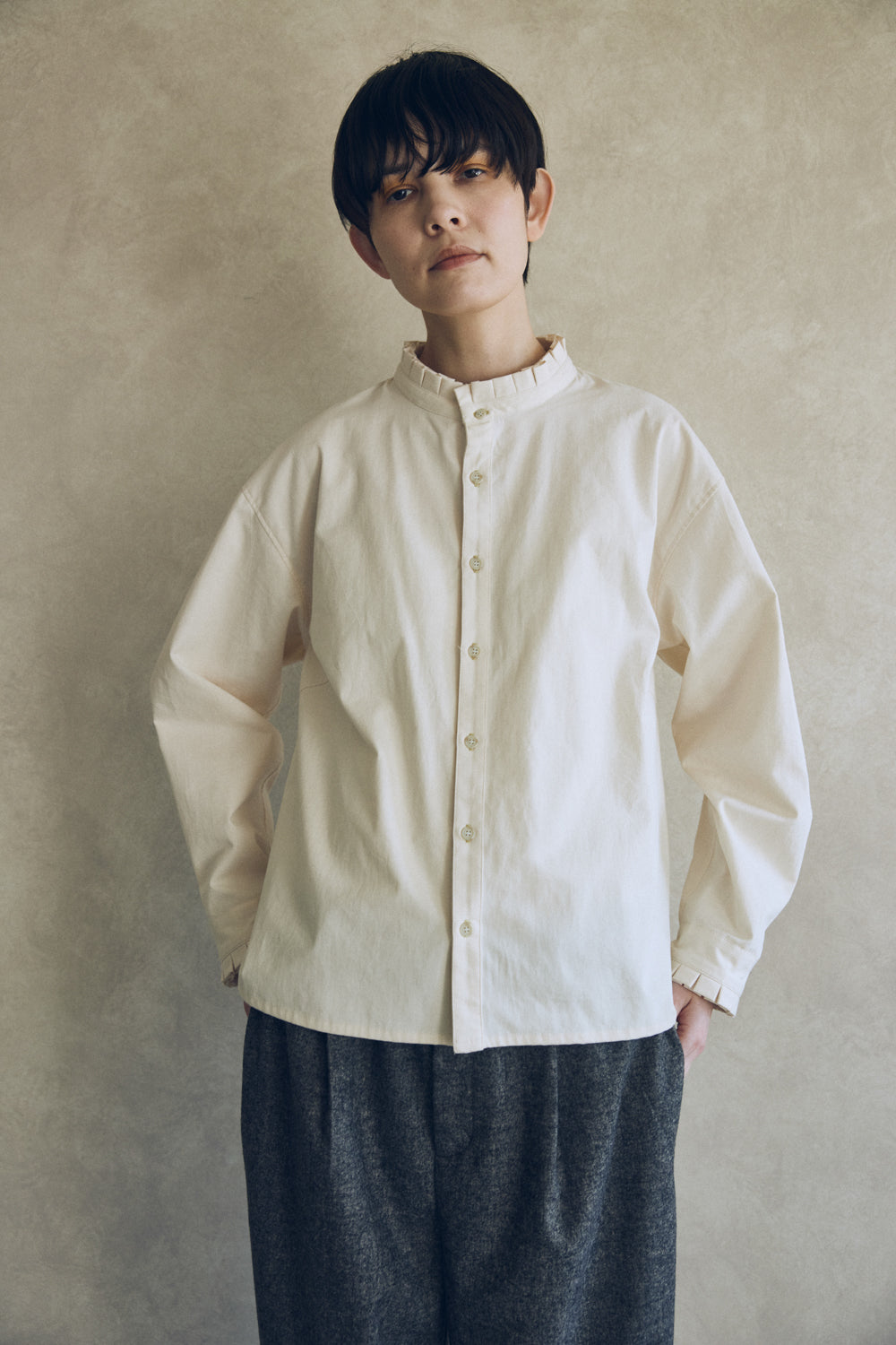 YARRA NEU　ヴィンテージワッシャー衿フリルシャツ　NU-5553-423