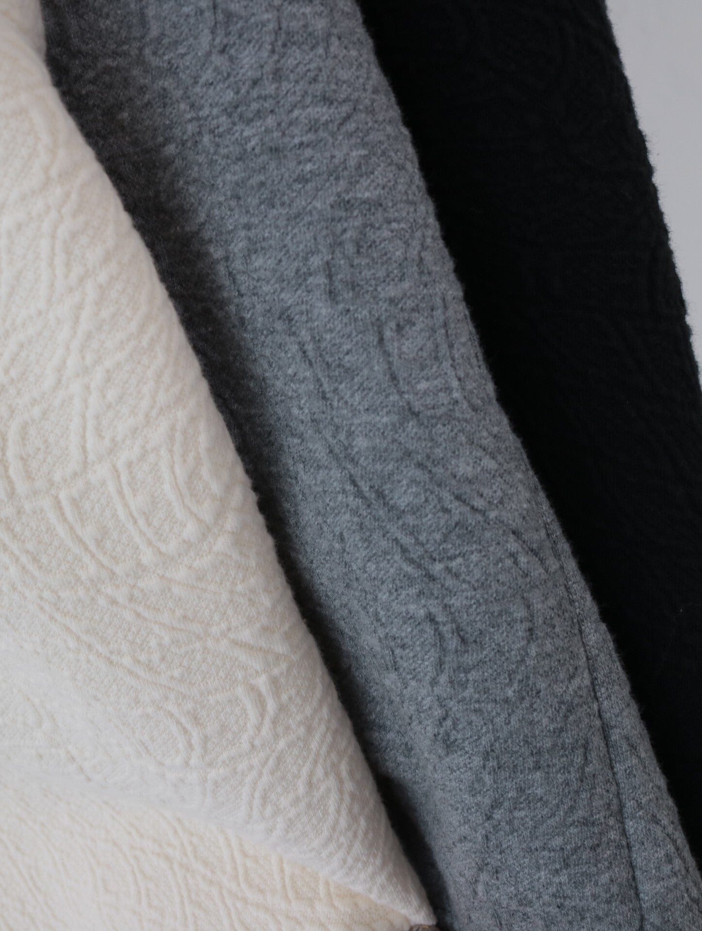 YARRA NEU　カットジャガード釦開きベスト　NU-5548-403