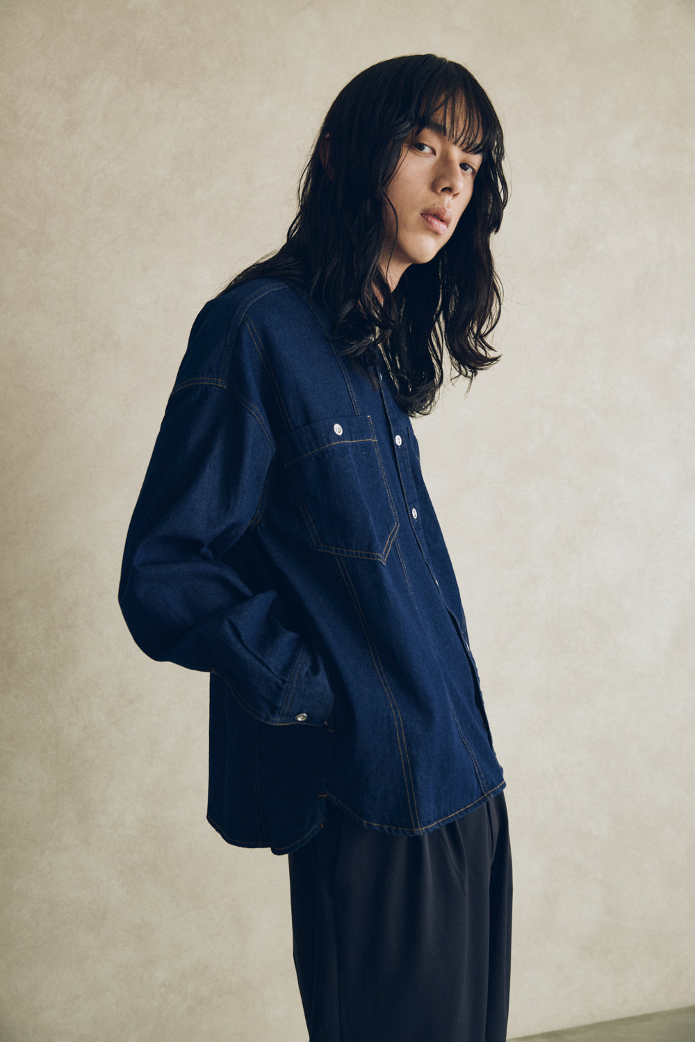 YARRA NEU　胸ポケット加工デニムシャツ　NU-5543-410