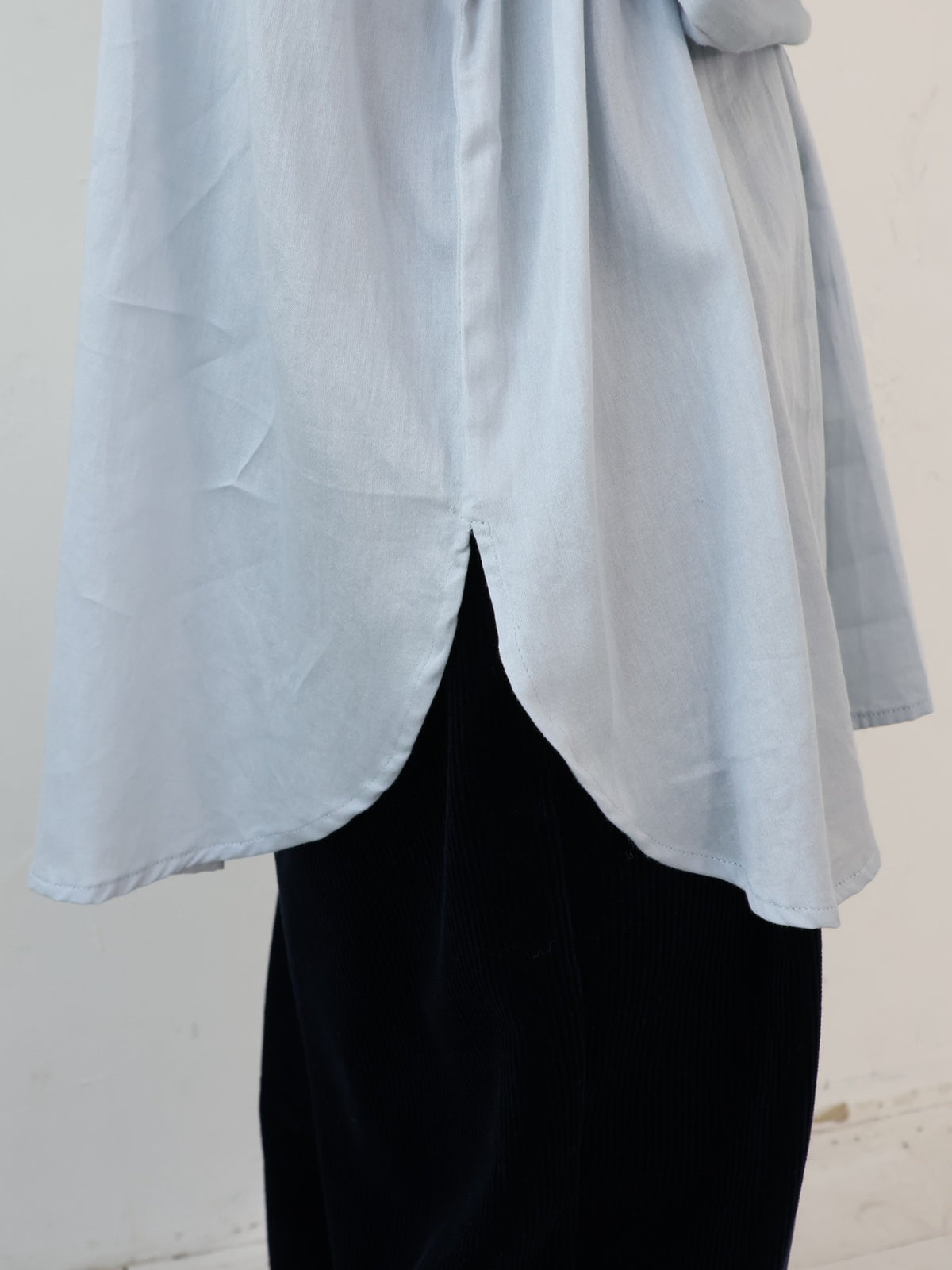 doux bleu　コットンサテン 刺繍ロングシャツ　DB-2653-044