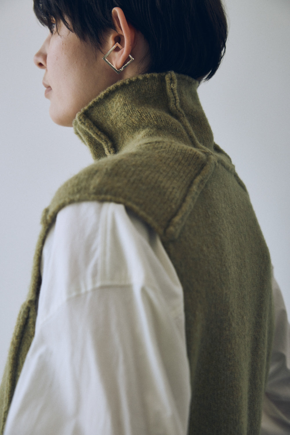 YARRA NEU　ヤク混ハイネックニットベスト　NU-5552-419