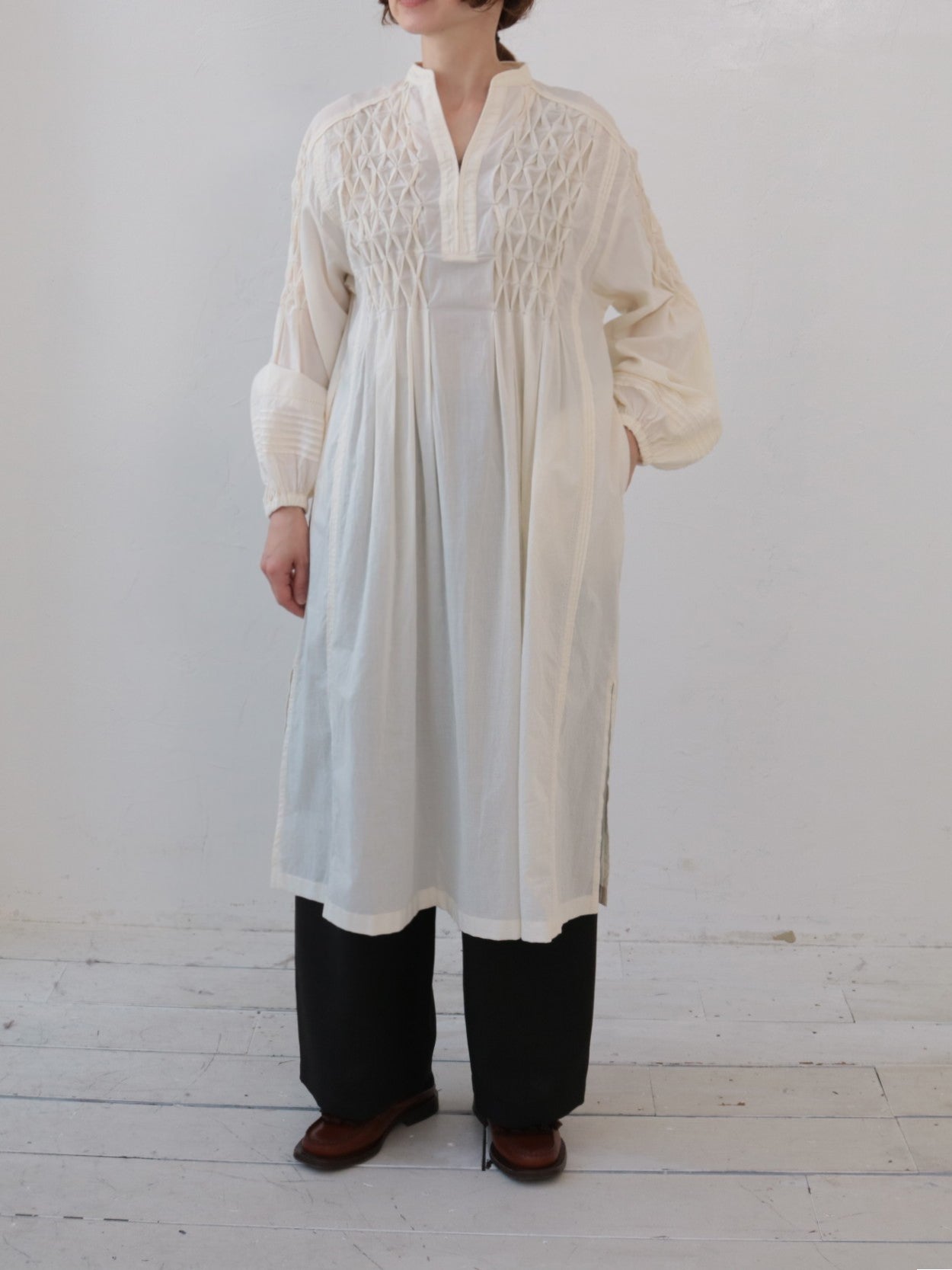 ★ ワンピース　スモークブルー　新品 doux bleu スモッキングワンピース DB-2554-051