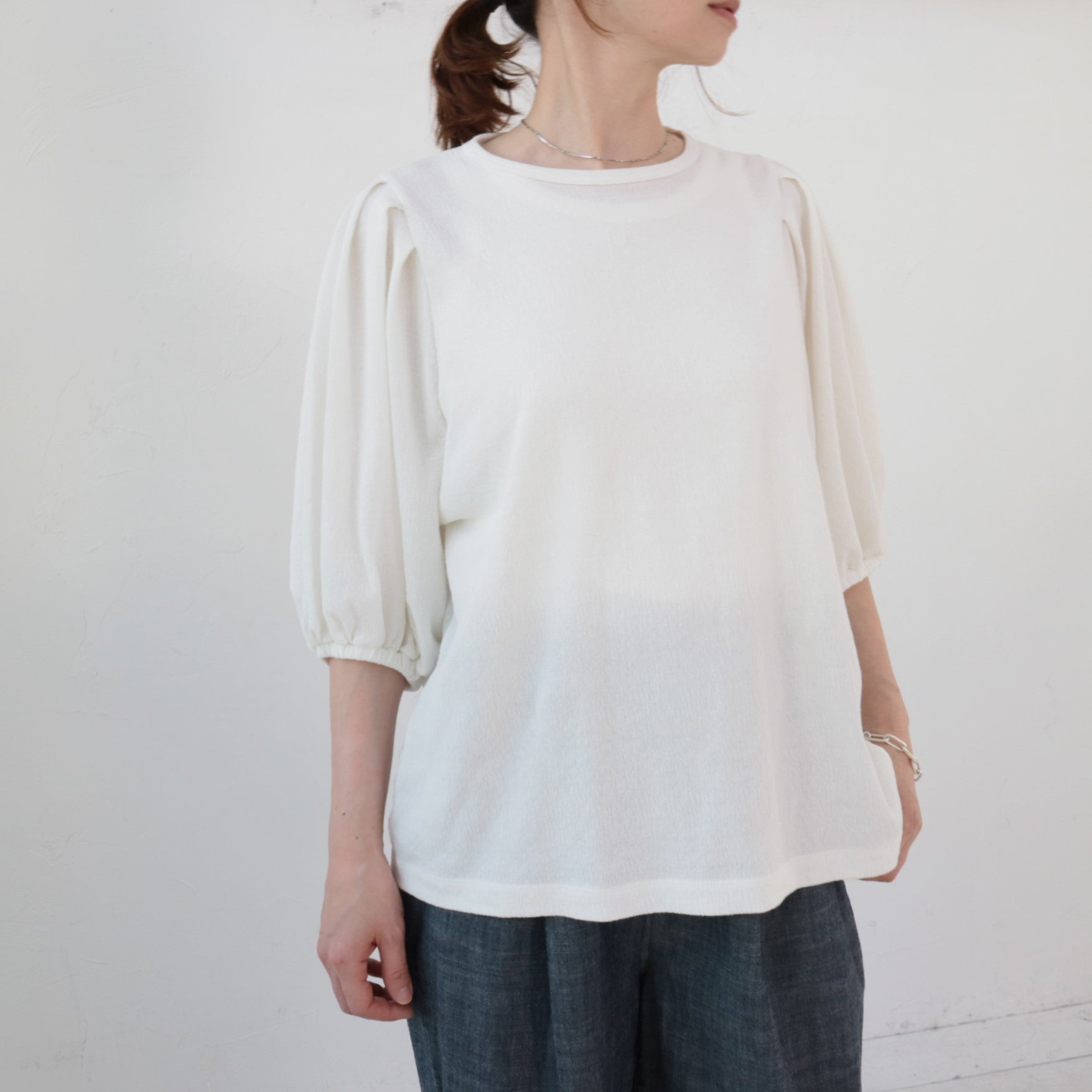 doux bleu　ツイストクレープ袖タックプルオーバー　DB-2421-049