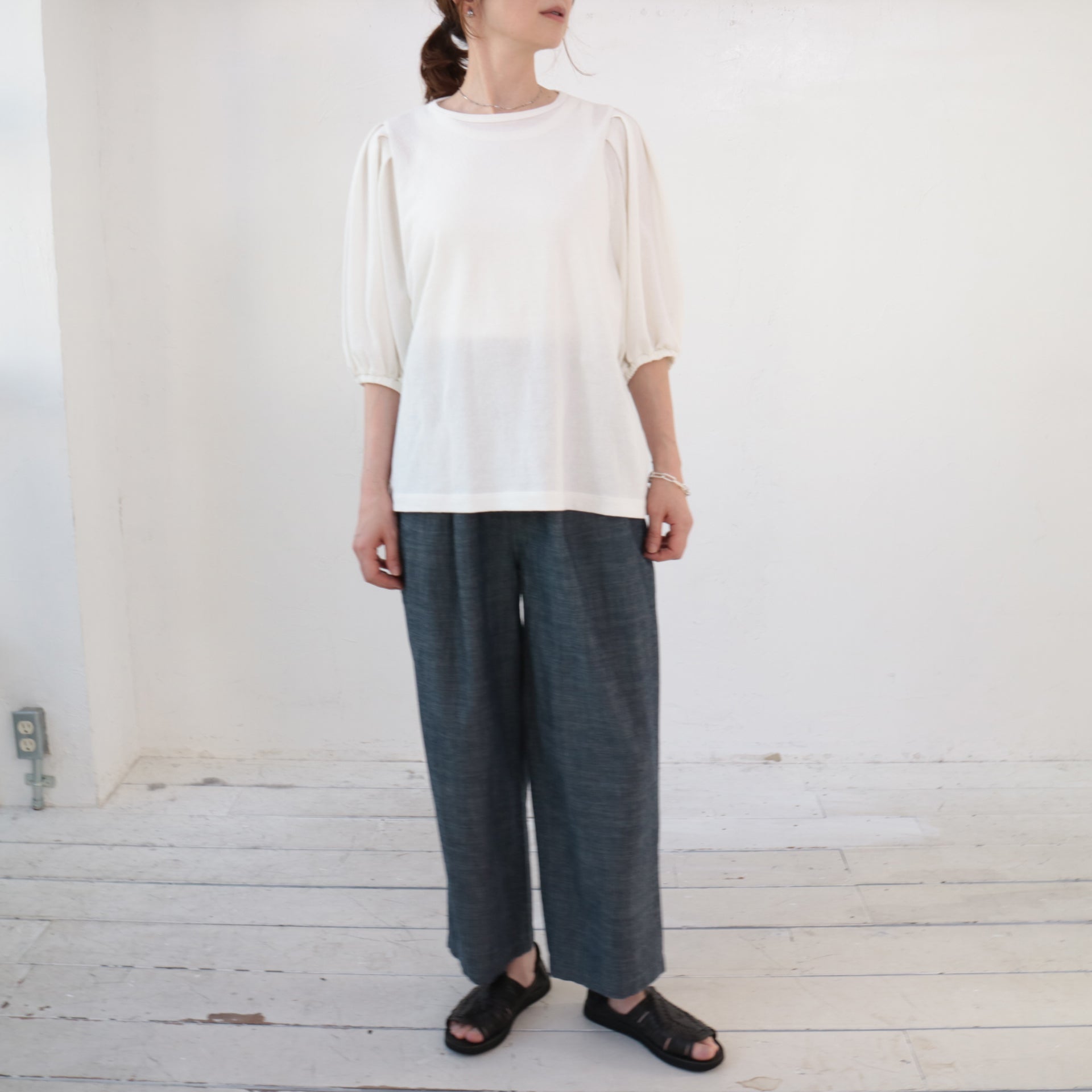 doux bleu　ツイストクレープ袖タックプルオーバー　DB-2421-049