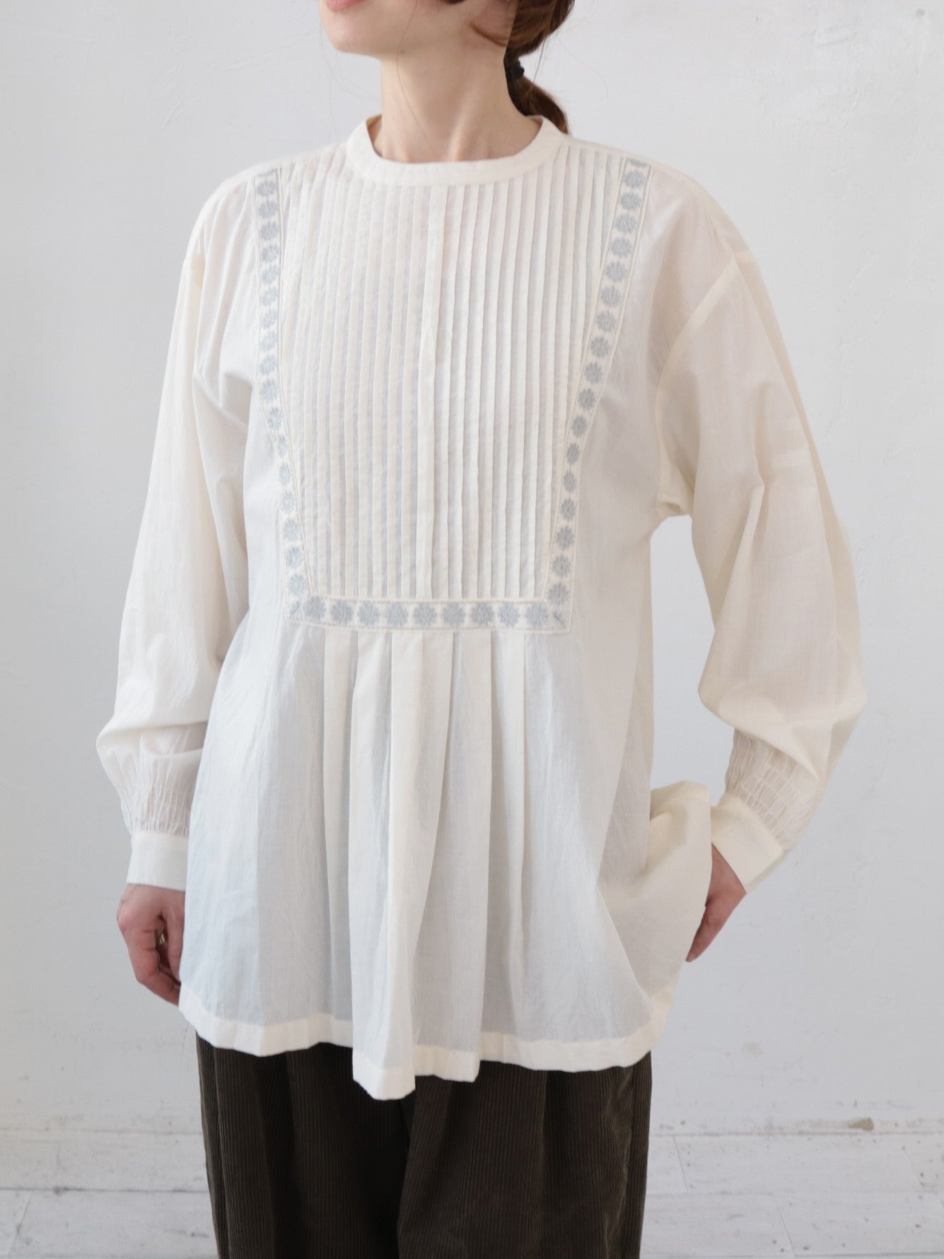 doux bleu シルバー刺繍ブラウス DB-2553-050