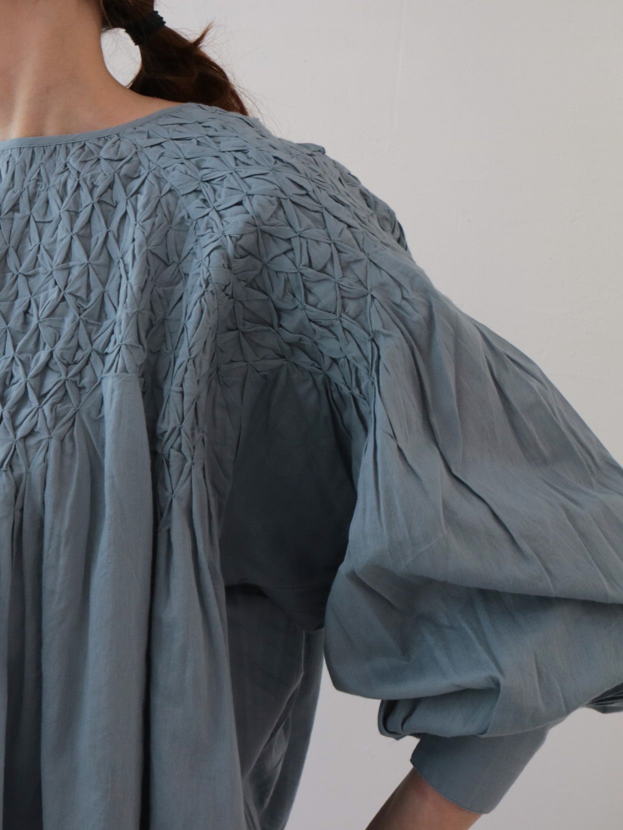 doux bleu　ハンドスモッキング刺繍ブラウス　DB-2543-003