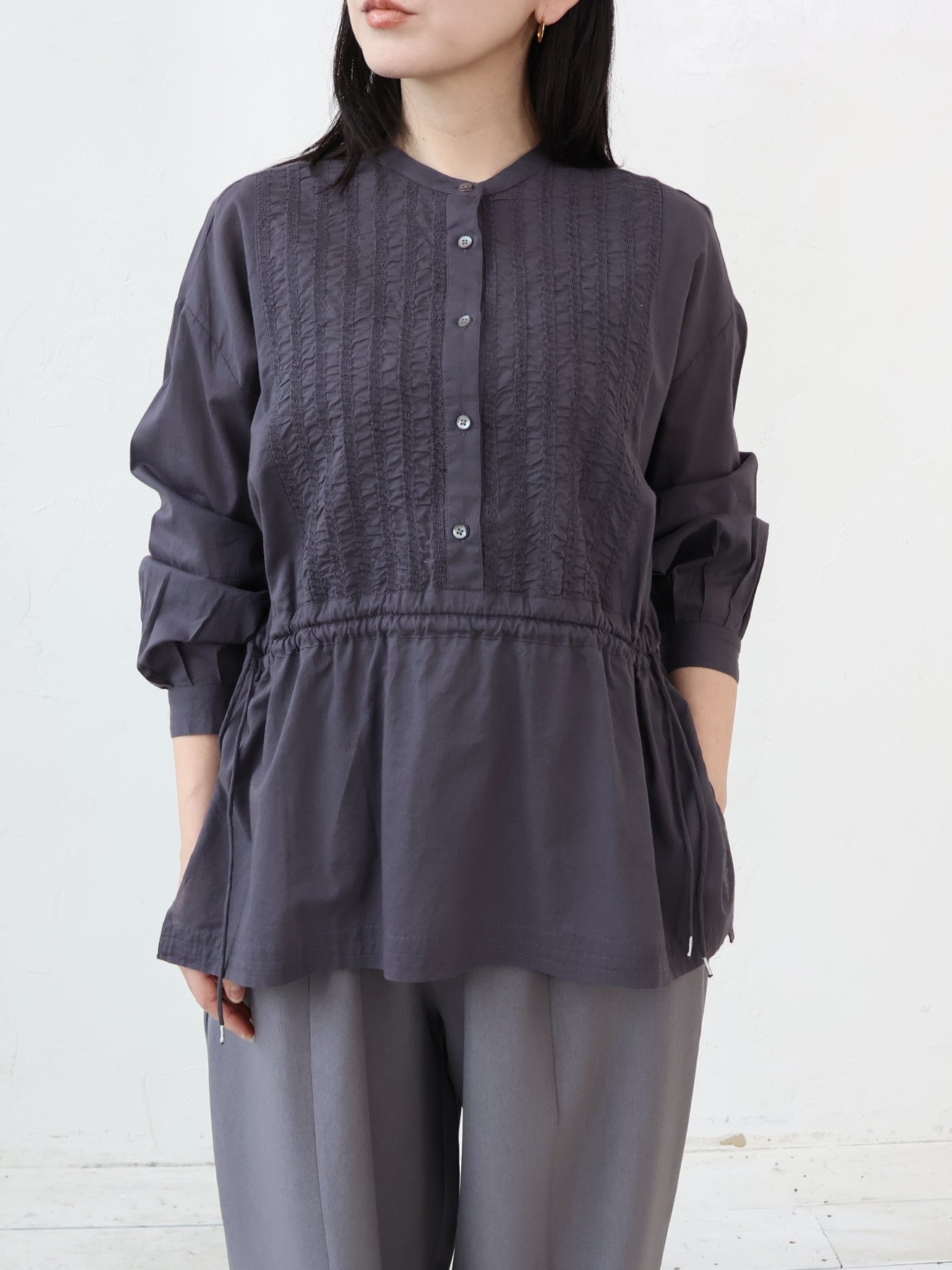 doux bleu　80Sボイル シャーリングピンタックブラウス　DB-2643-015