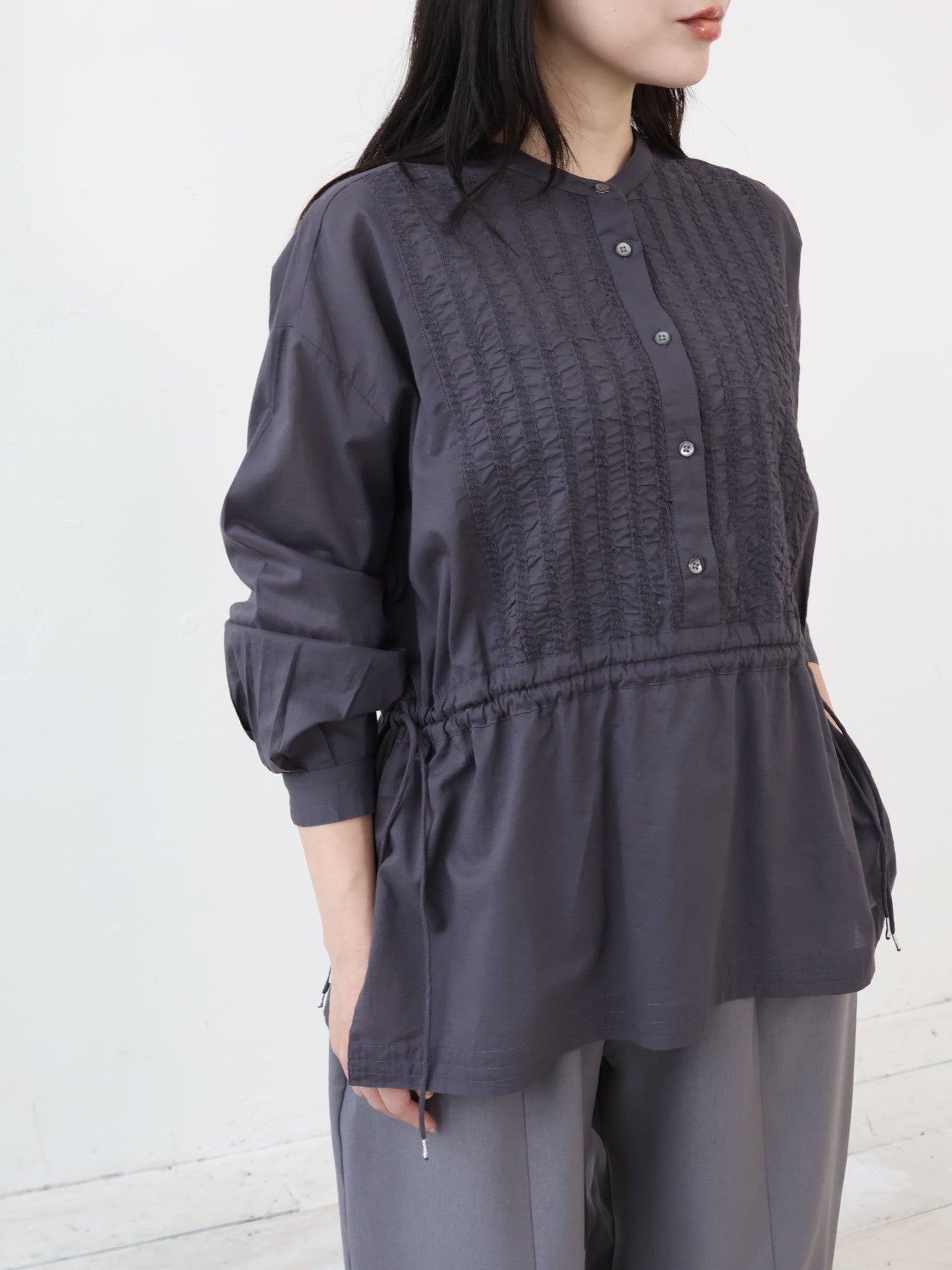 doux bleu　80Sボイル シャーリングピンタックブラウス　DB-2643-015