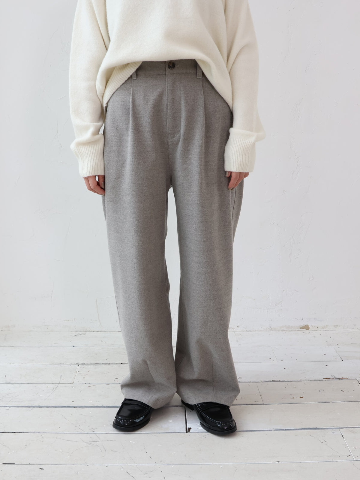 YARRA NEU　裾ダーツ微起毛パンツ　NU-5655-440