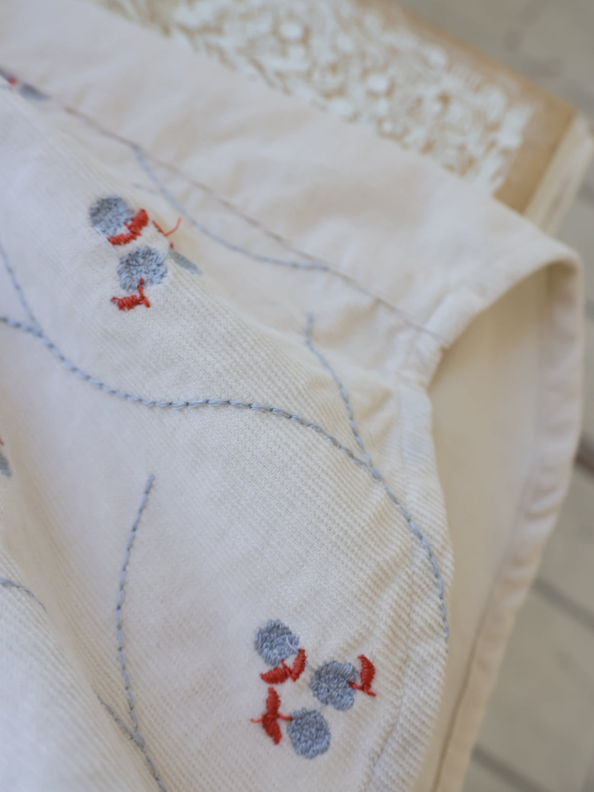 YARRA　INDIAコーデュロイ刺繍ブラウス　YR-1653-262
