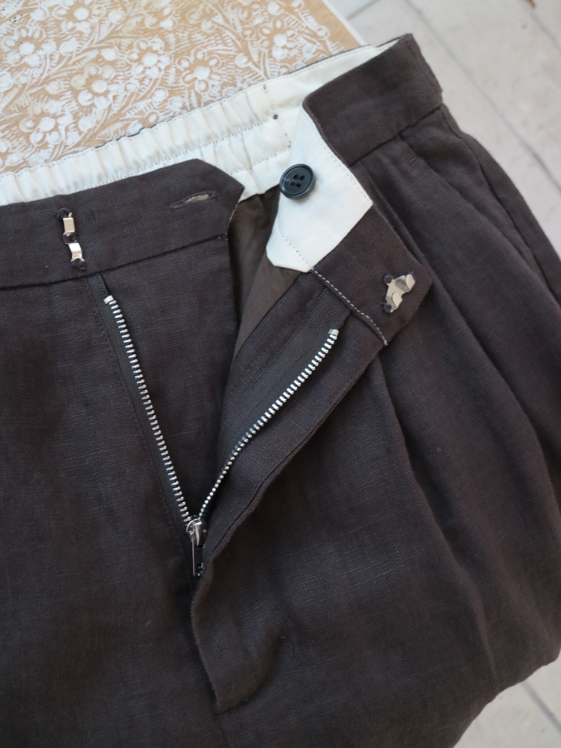 doux bleu　クラシックリネン Wタックパンツ　DB-2615-005