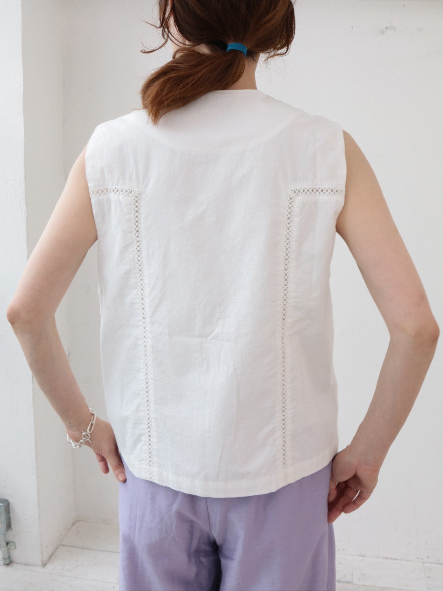 doux bleu　カットワーク刺繍ベスト　DB-2618-020