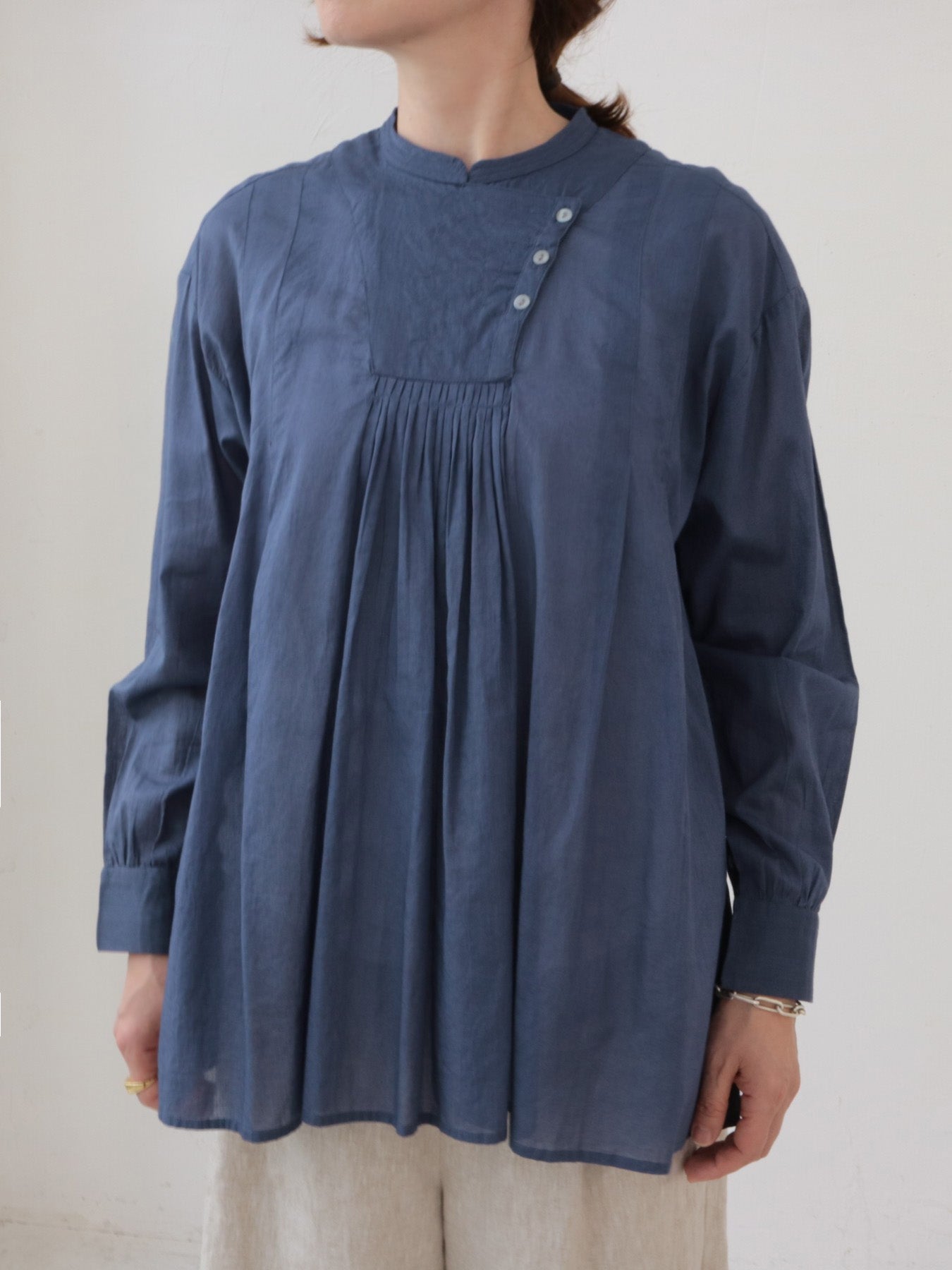 doux bleu　コットンカディ ギャザープルオーバーシャツ　DB-2613-030