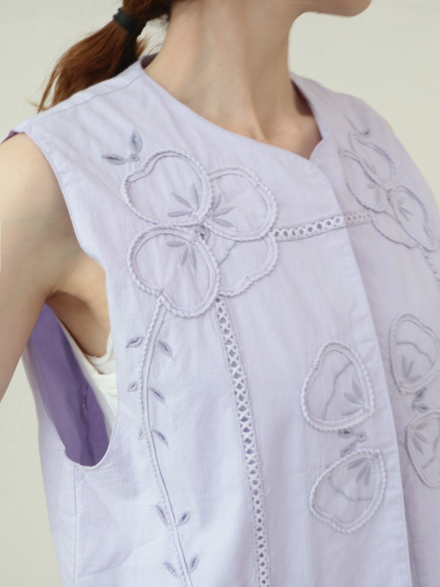 doux bleu　カットワーク刺繍ベスト　DB-2618-020