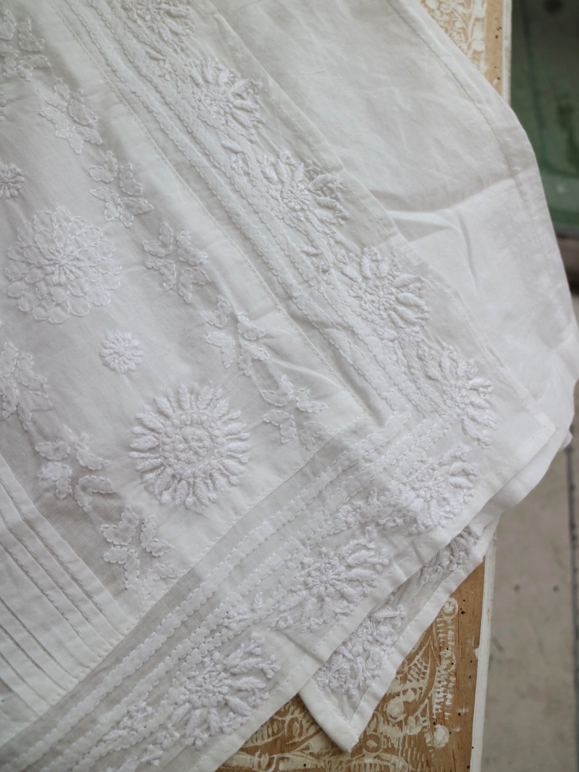 doux bleu　ラクノウ刺繍ショートベスト　DB-2618-043