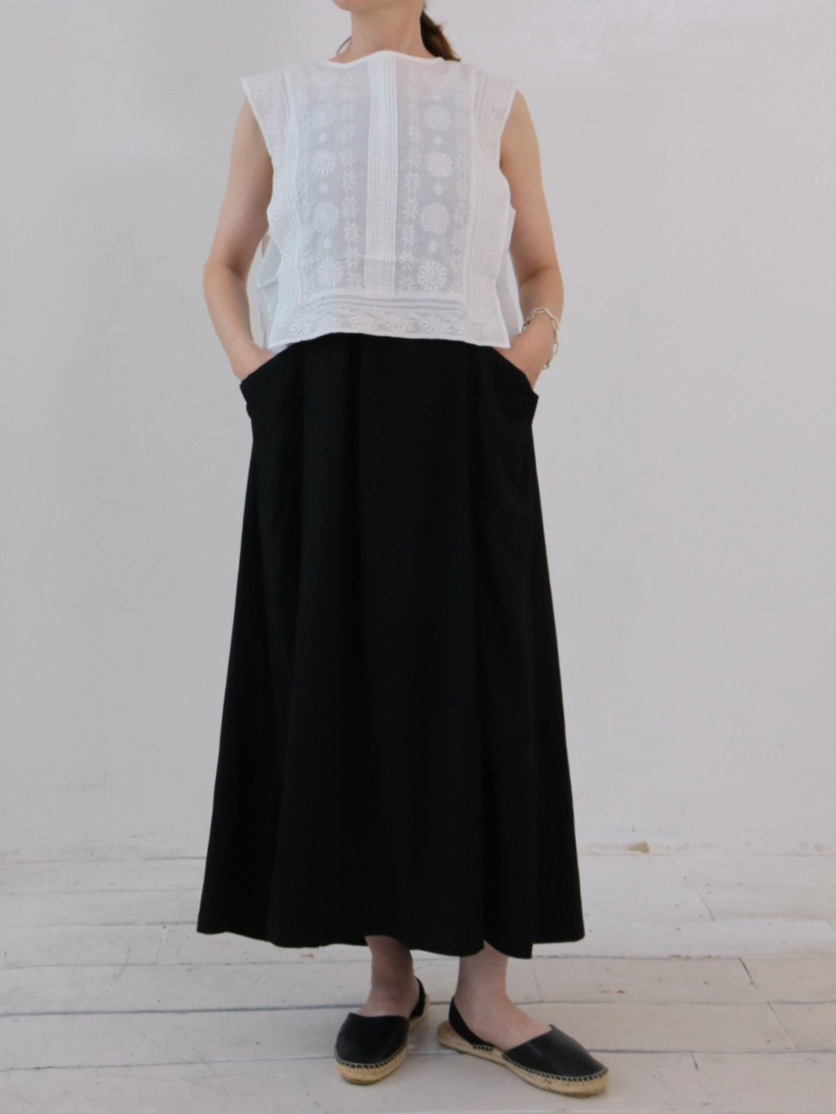 doux bleu　ラクノウ刺繍ショートベスト　DB-2618-043