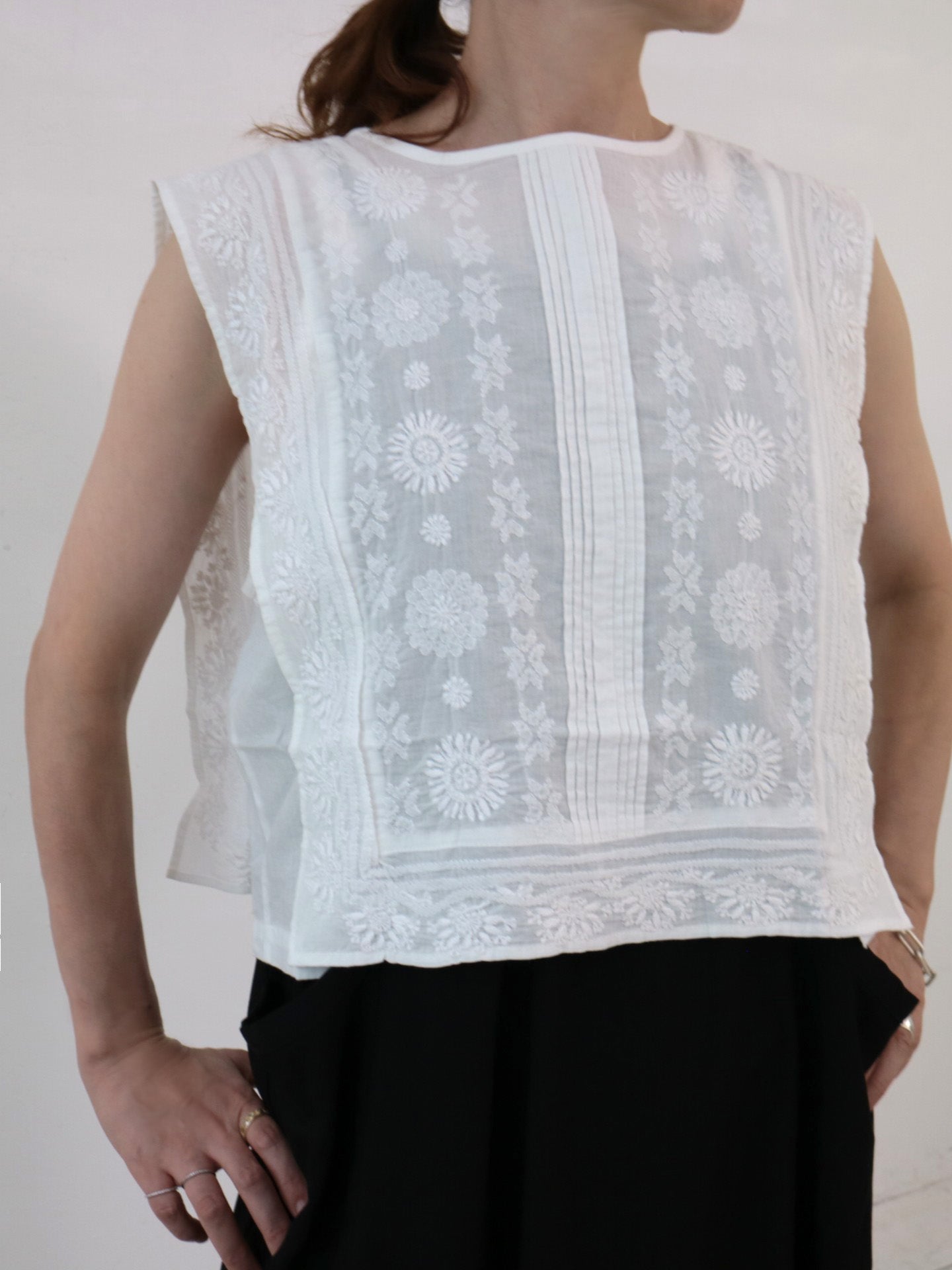 doux bleu　ラクノウ刺繍ショートベスト　DB-2618-043