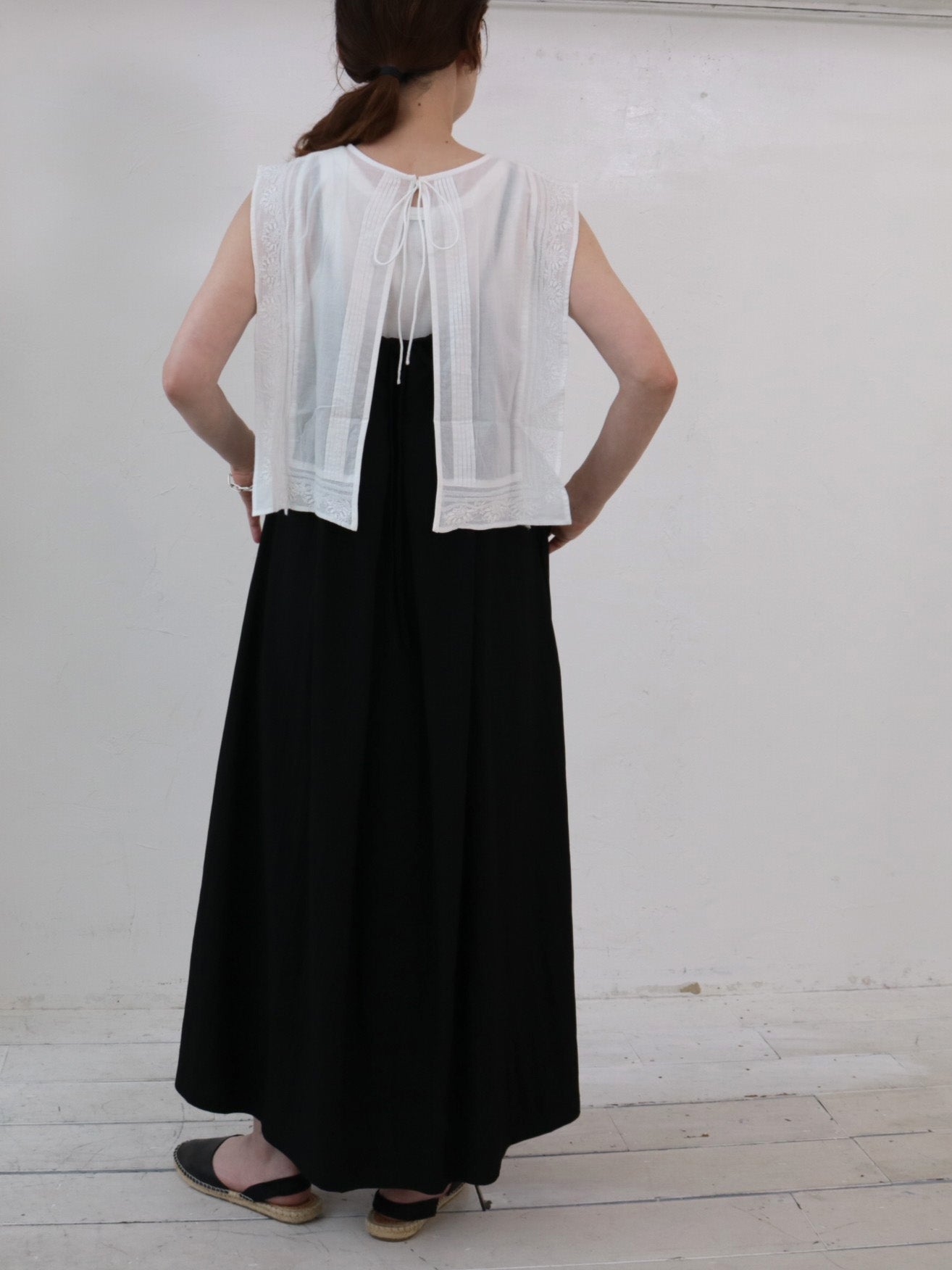 doux bleu　ラクノウ刺繍ショートベスト　DB-2618-043