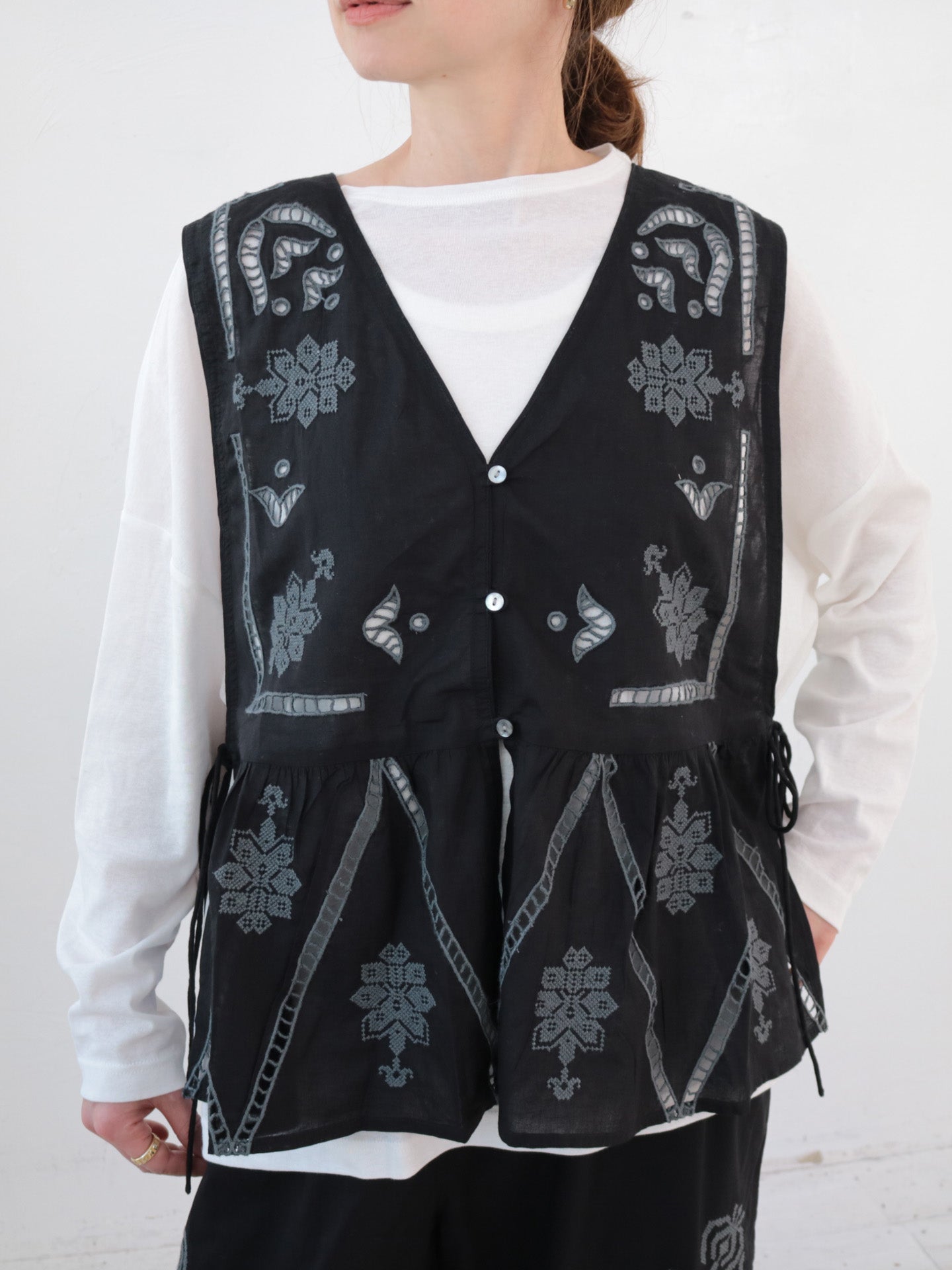 doux bleu　クロスステッチ刺繍2WAYベスト　DB-2538-081