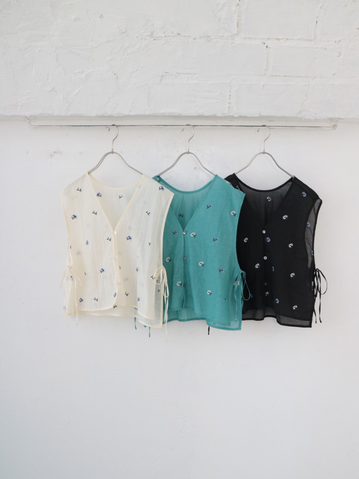doux bleu　シアー刺繍2wayベスト　DB-2628-077